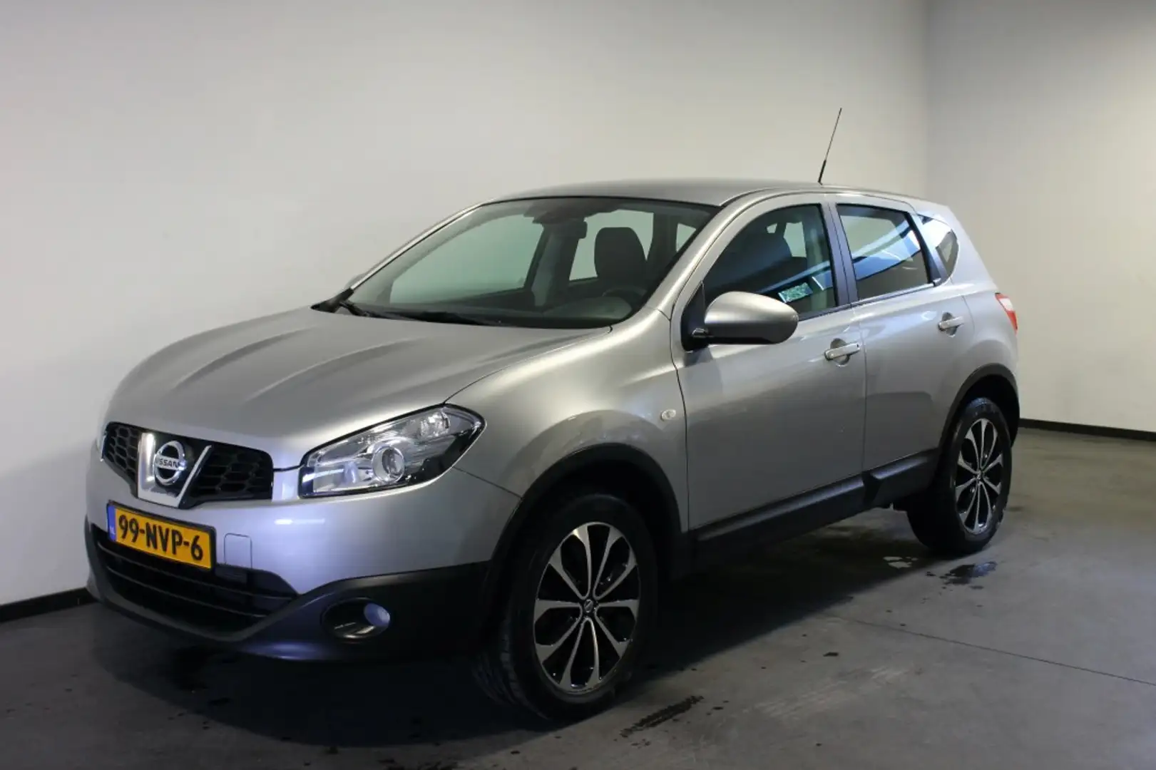 Nissan Qashqai 1.6 Acenta, Airco, Elektr. ramen Grijs - 1