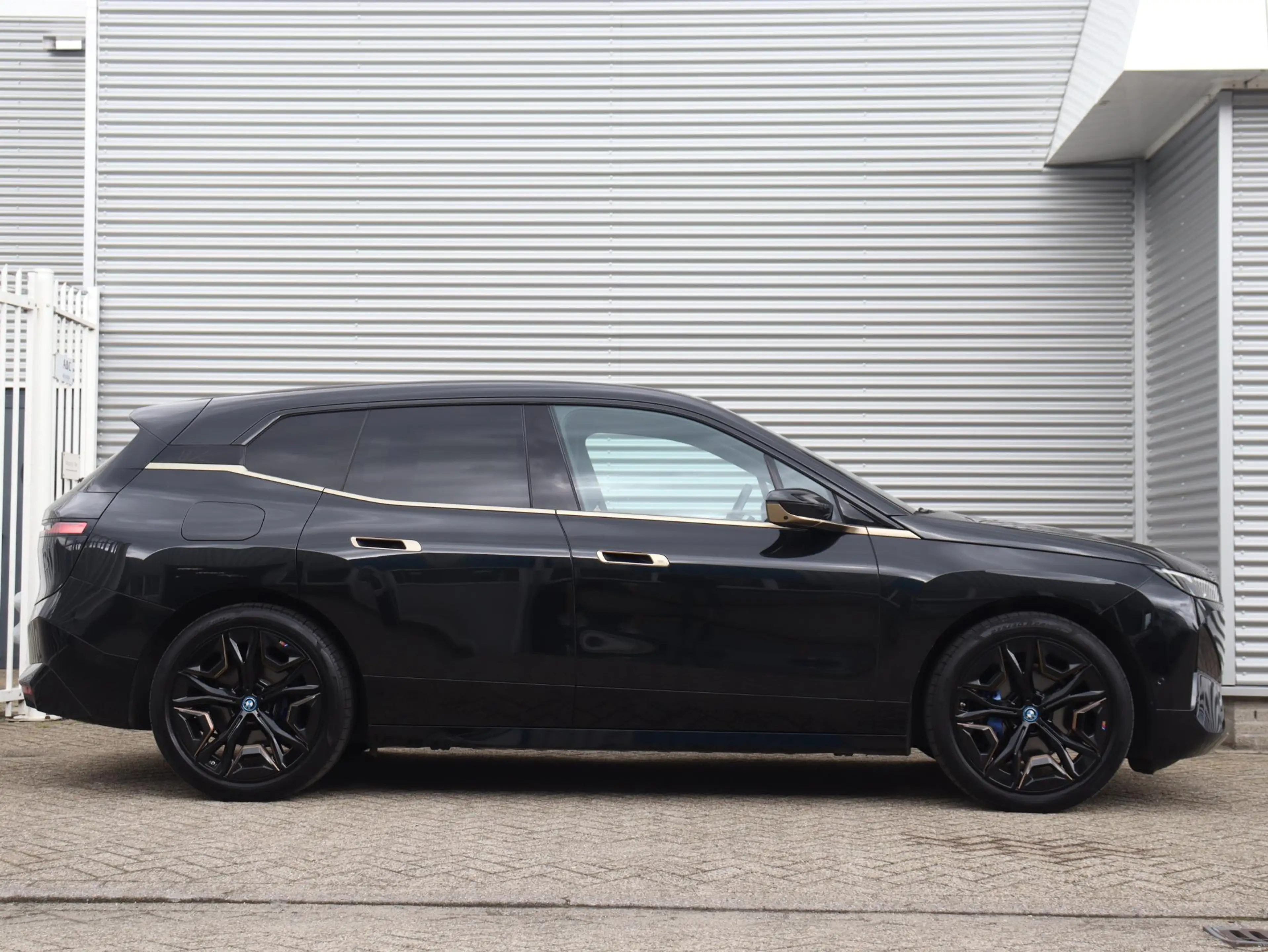 BMW iX xDrive40 | High Executive | Sportpakket | Panodak — photo 5