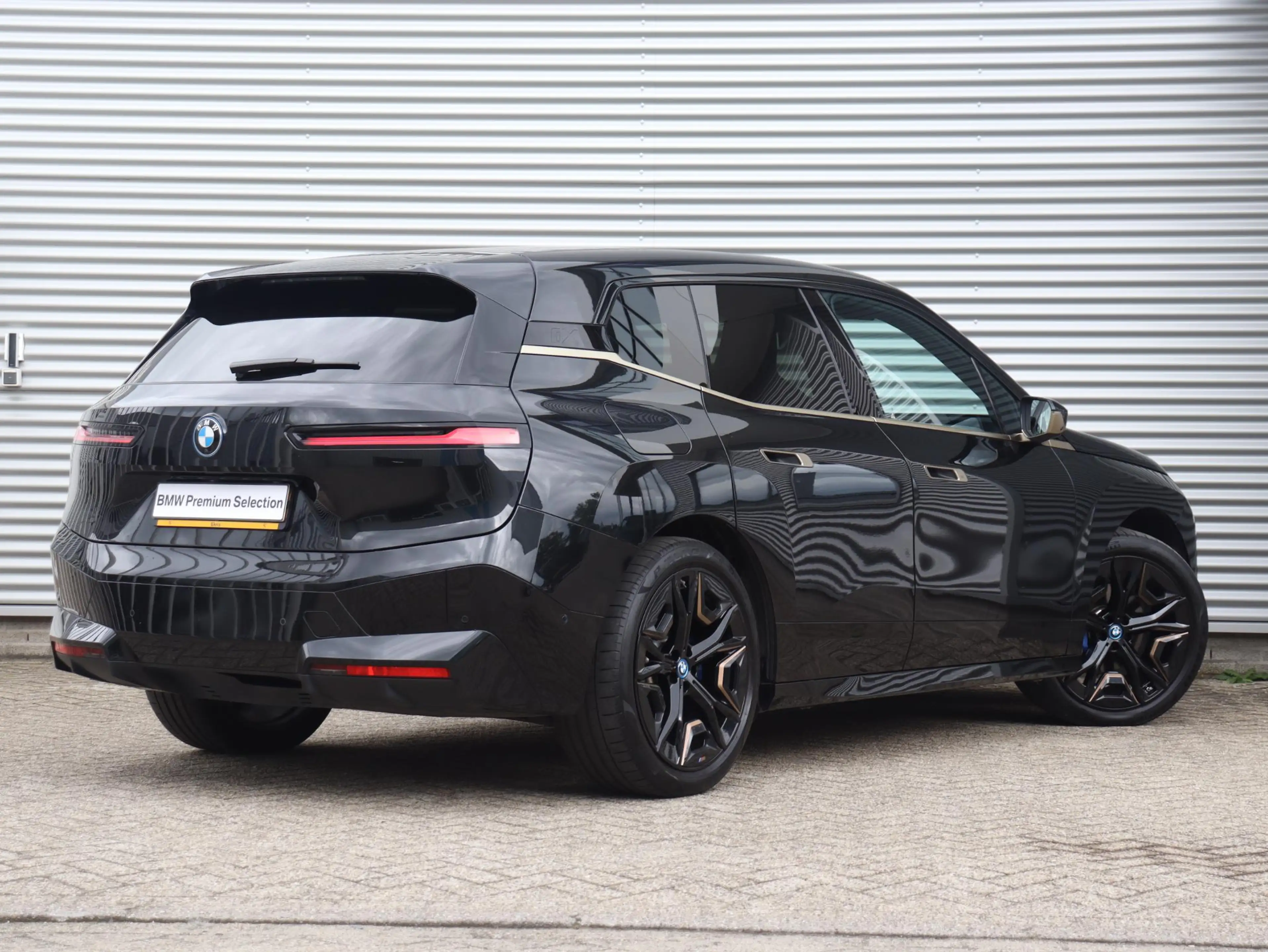 BMW iX xDrive40 | High Executive | Sportpakket | Panodak — photo 2