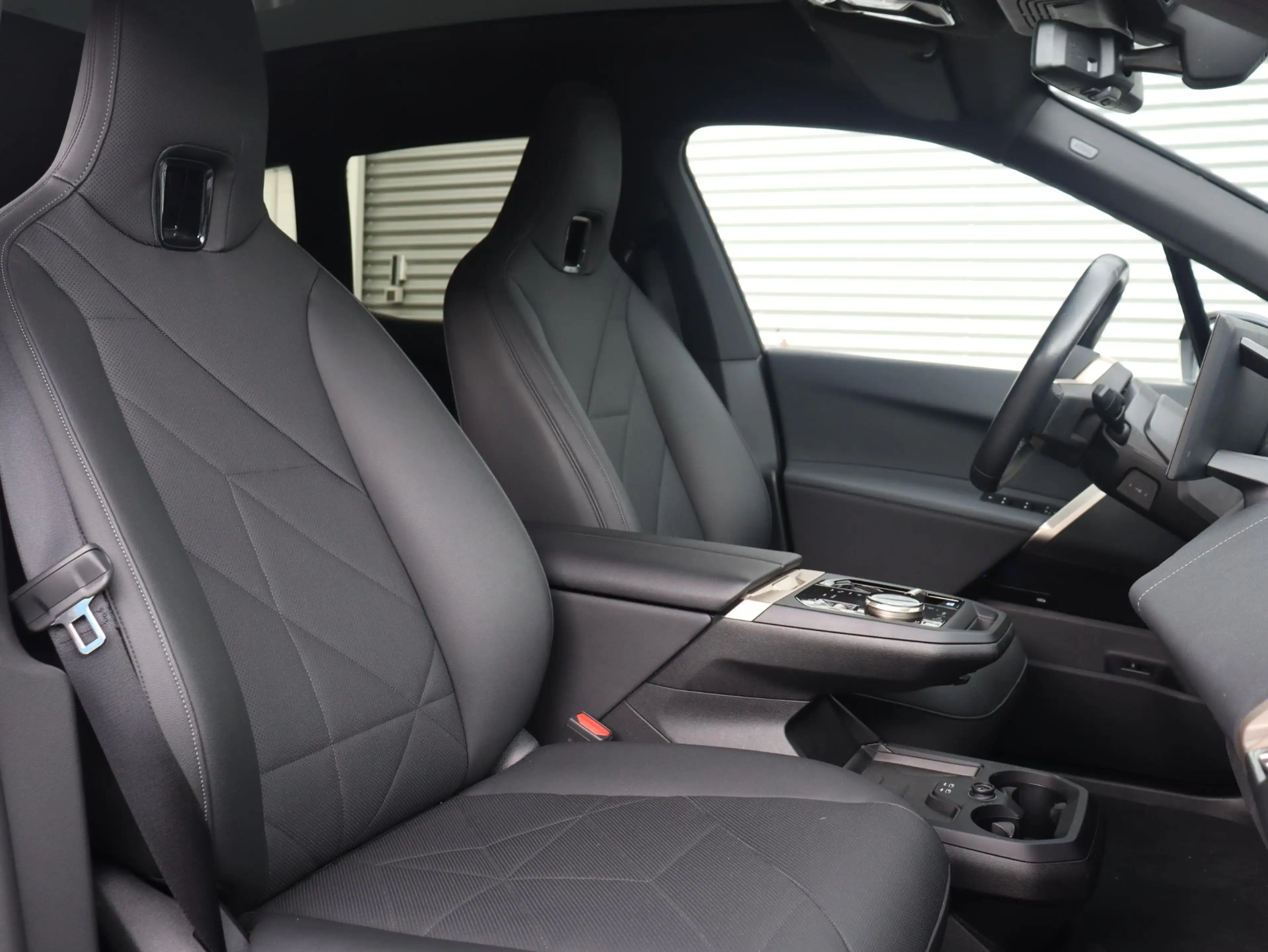 BMW iX xDrive40 | High Executive | Sportpakket | Panodak — photo 9
