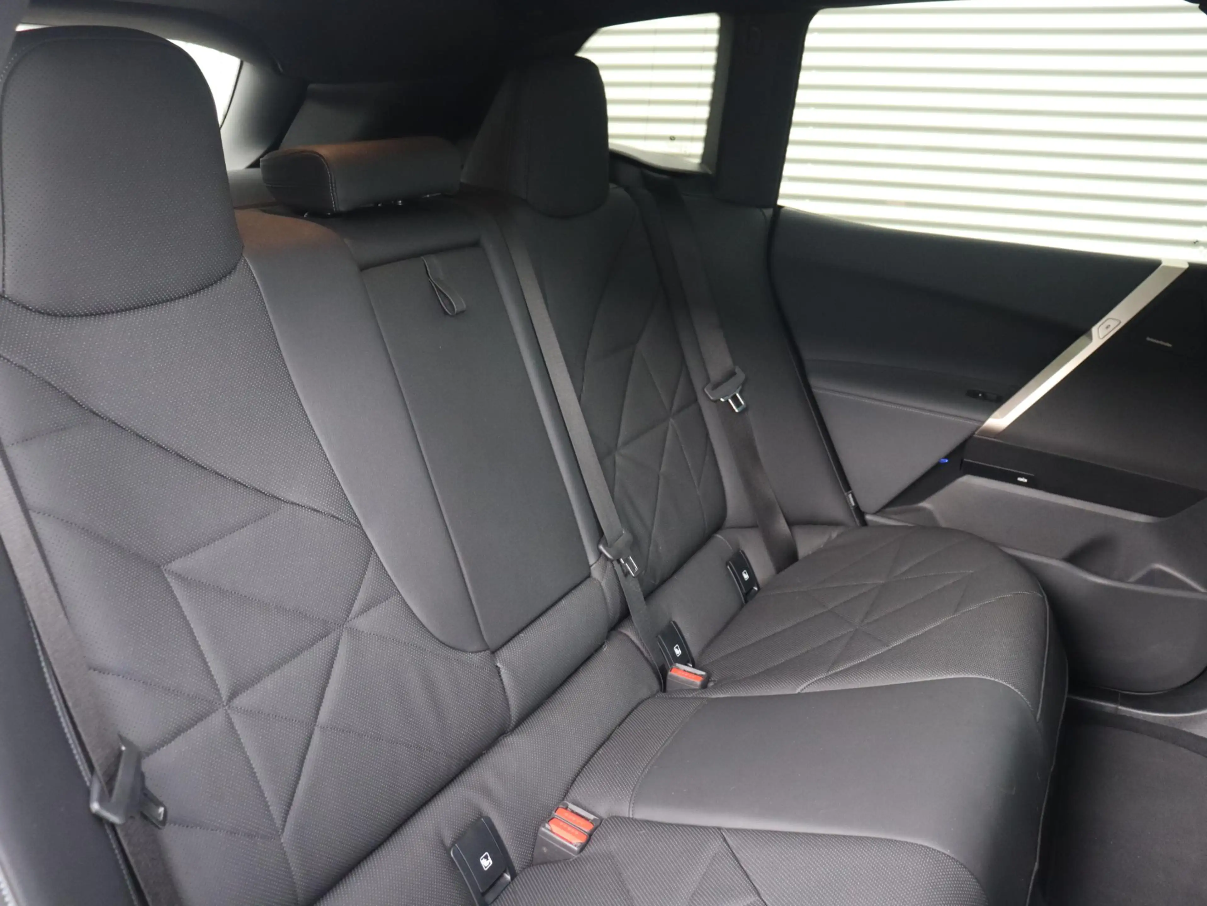 BMW iX xDrive40 | High Executive | Sportpakket | Panodak — photo 11