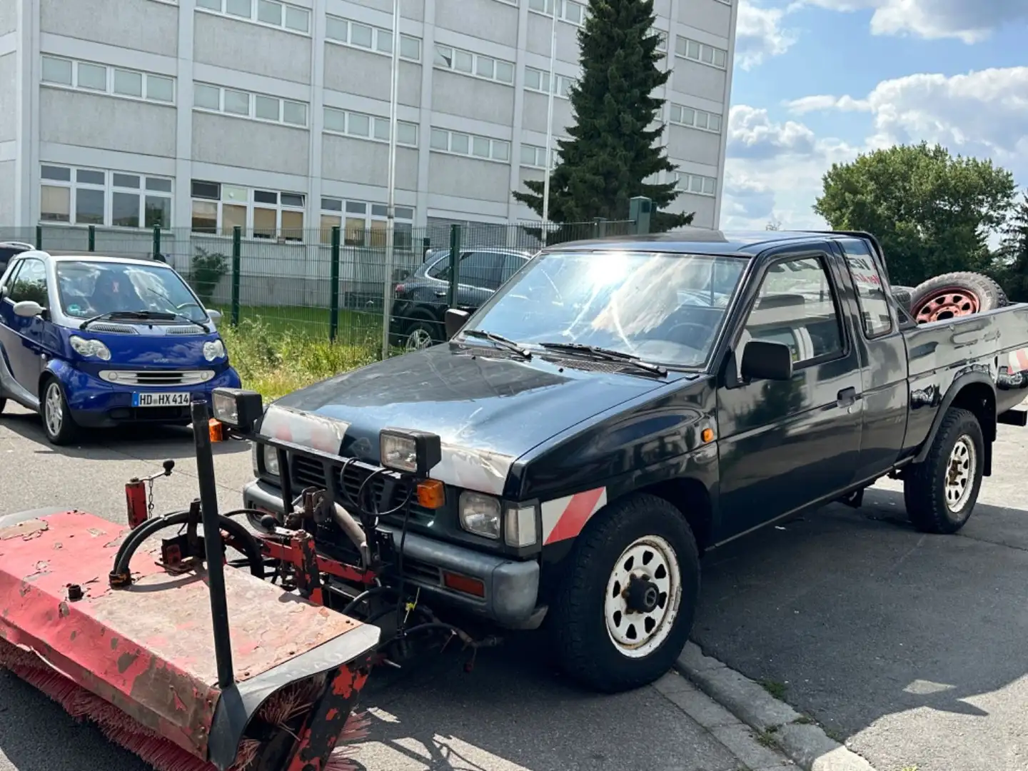 Nissan Pick Up 4x4 Schneepflug Negro - 1