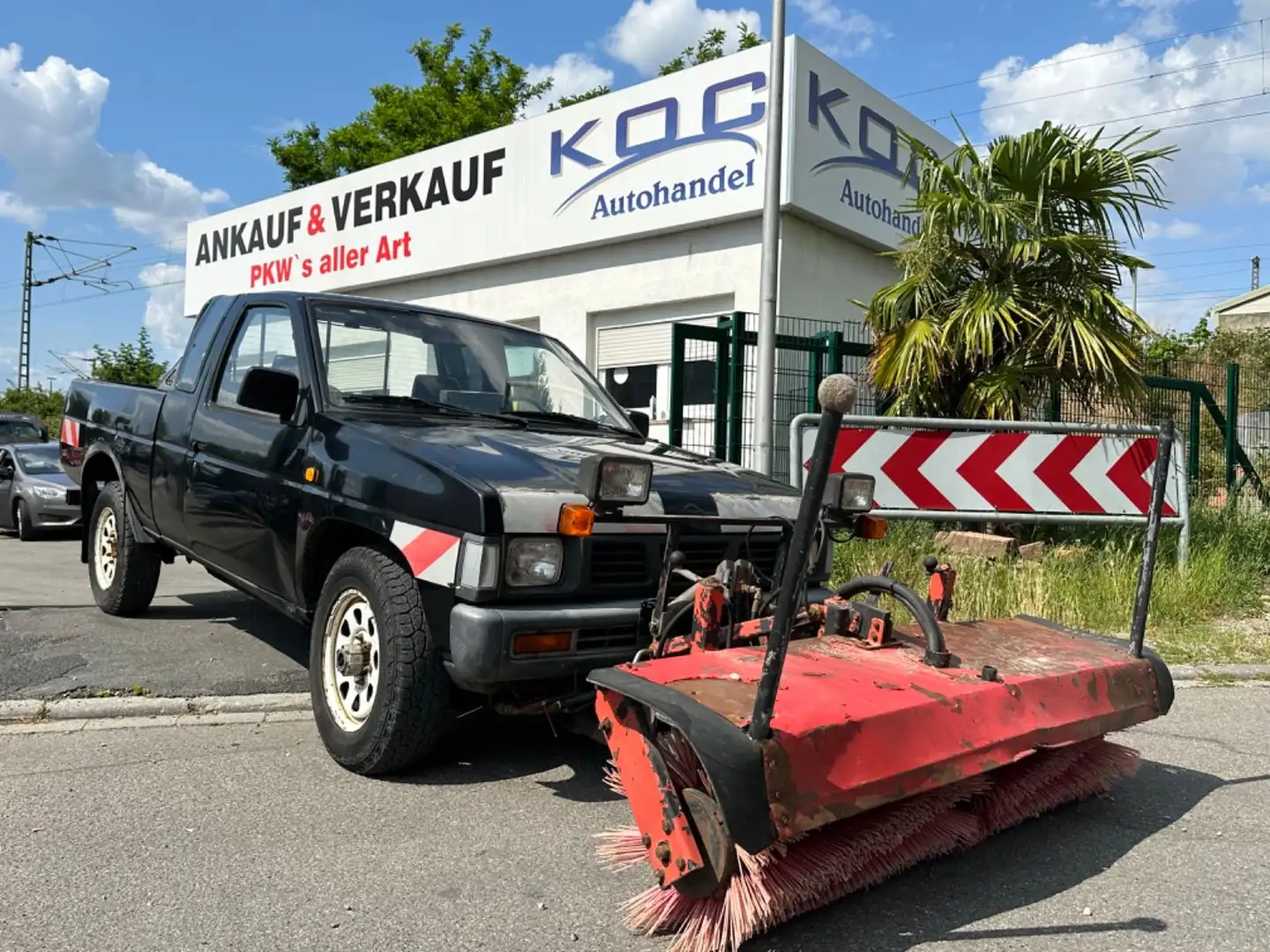 Nissan Pick Up 4x4 Schneepflug Schwarz - 2