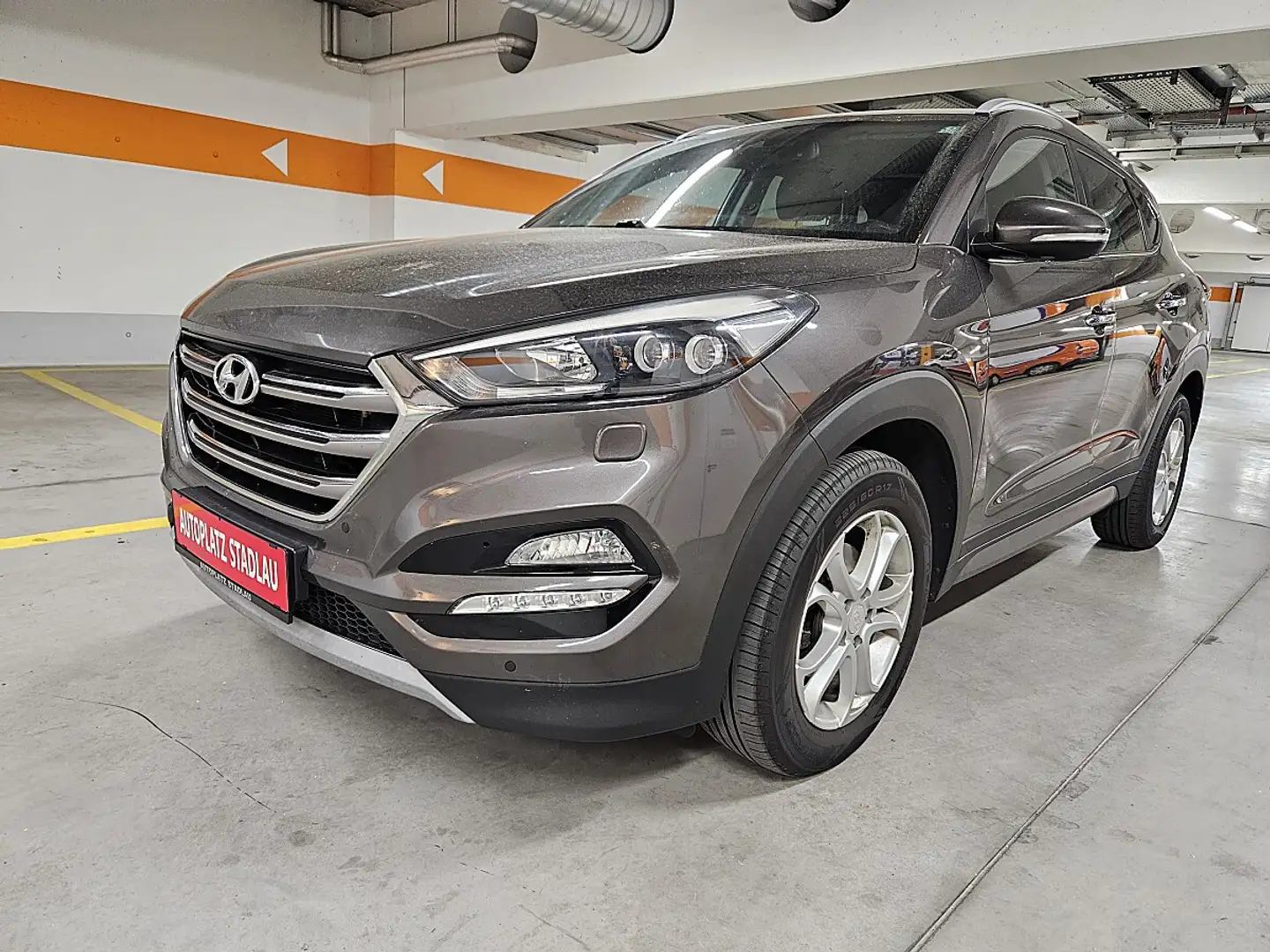 Hyundai TUCSON Tucson 2,0 CRDi 2WD Style Aut. Schwarz - 1