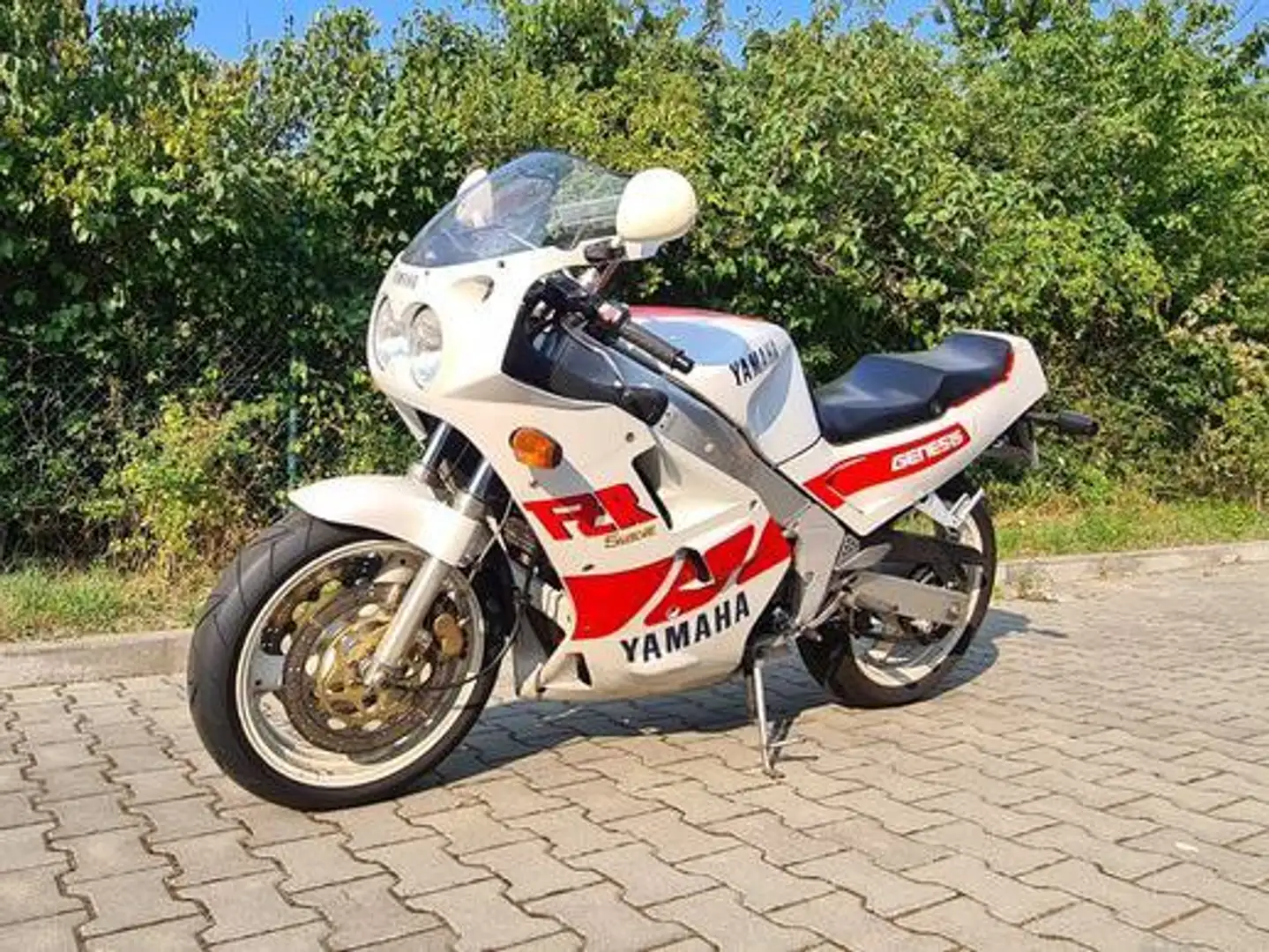 Yamaha FZR 750 Blanco - 1