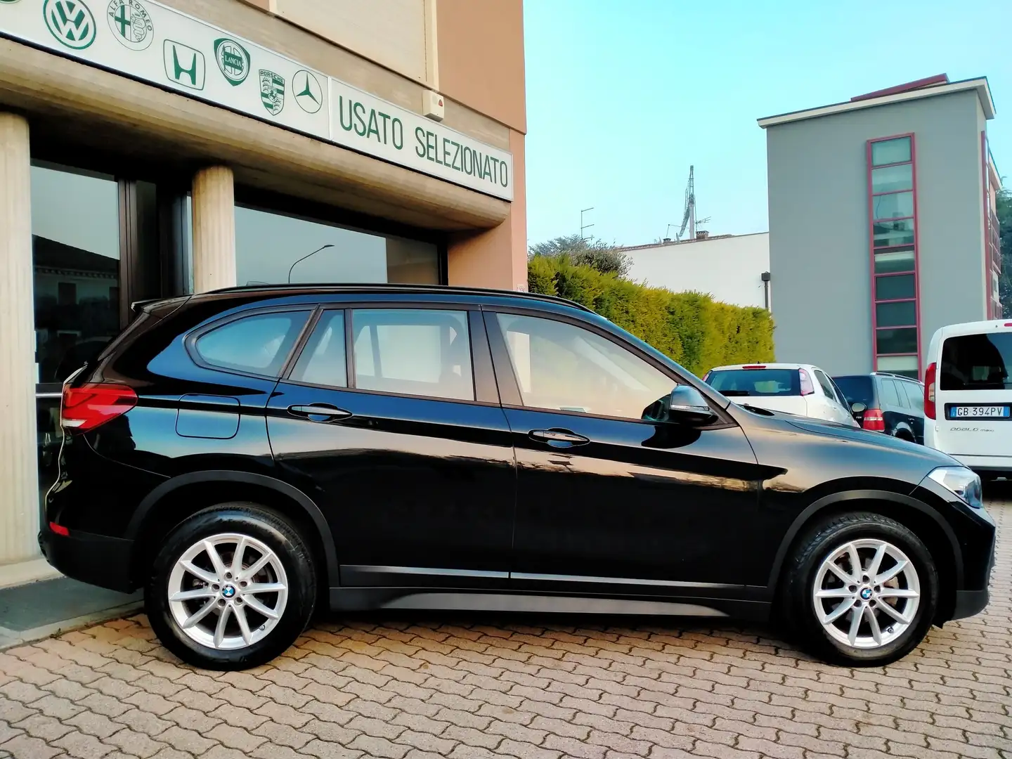 BMW X1 SDRIVE18D BUSINESS ADVANTAGE STEPTR. LED/ANTIFURTO Nero - 2