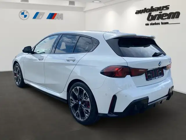 BMW 1 Series view 4