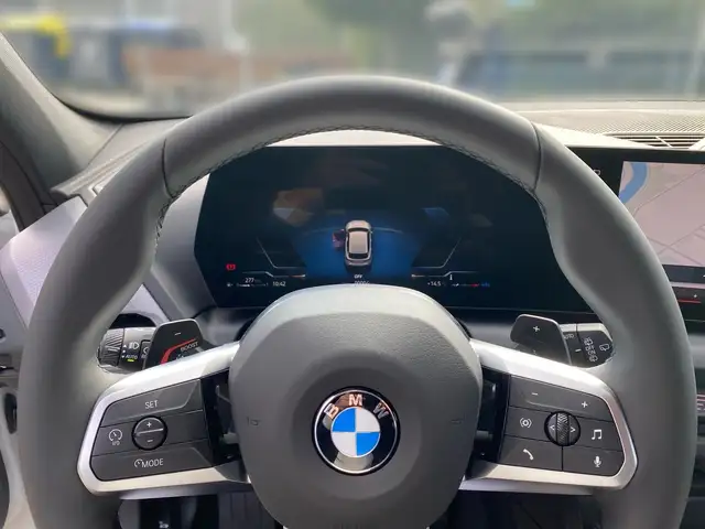 BMW 1 Series view 8