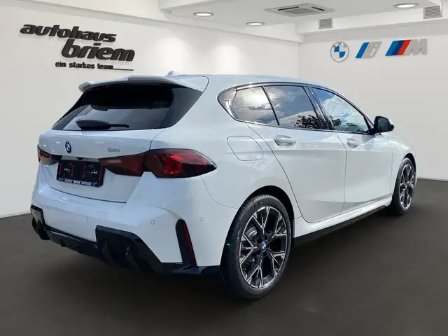 BMW 1 Series view 3