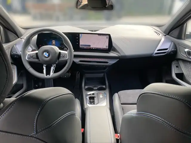 BMW 1 Series view 10