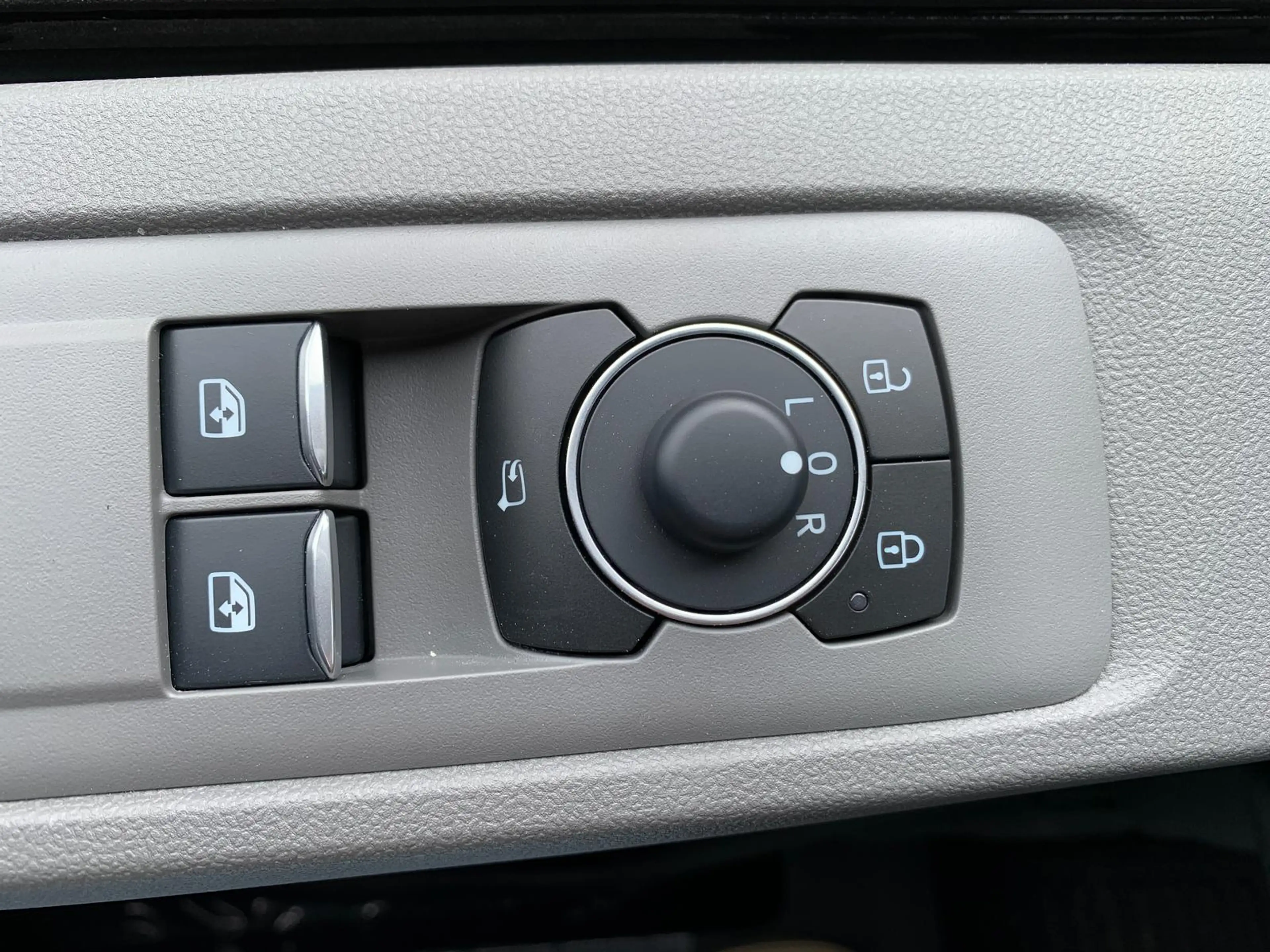 Volkswagen T7 Caravelle 4Motion Style lang LR IQ-Matrix Cam — photo 15