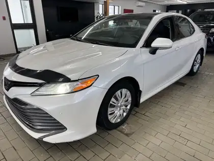White 2018 Toyota Camry XLE Sedan Front-Wheel Drive Automatic