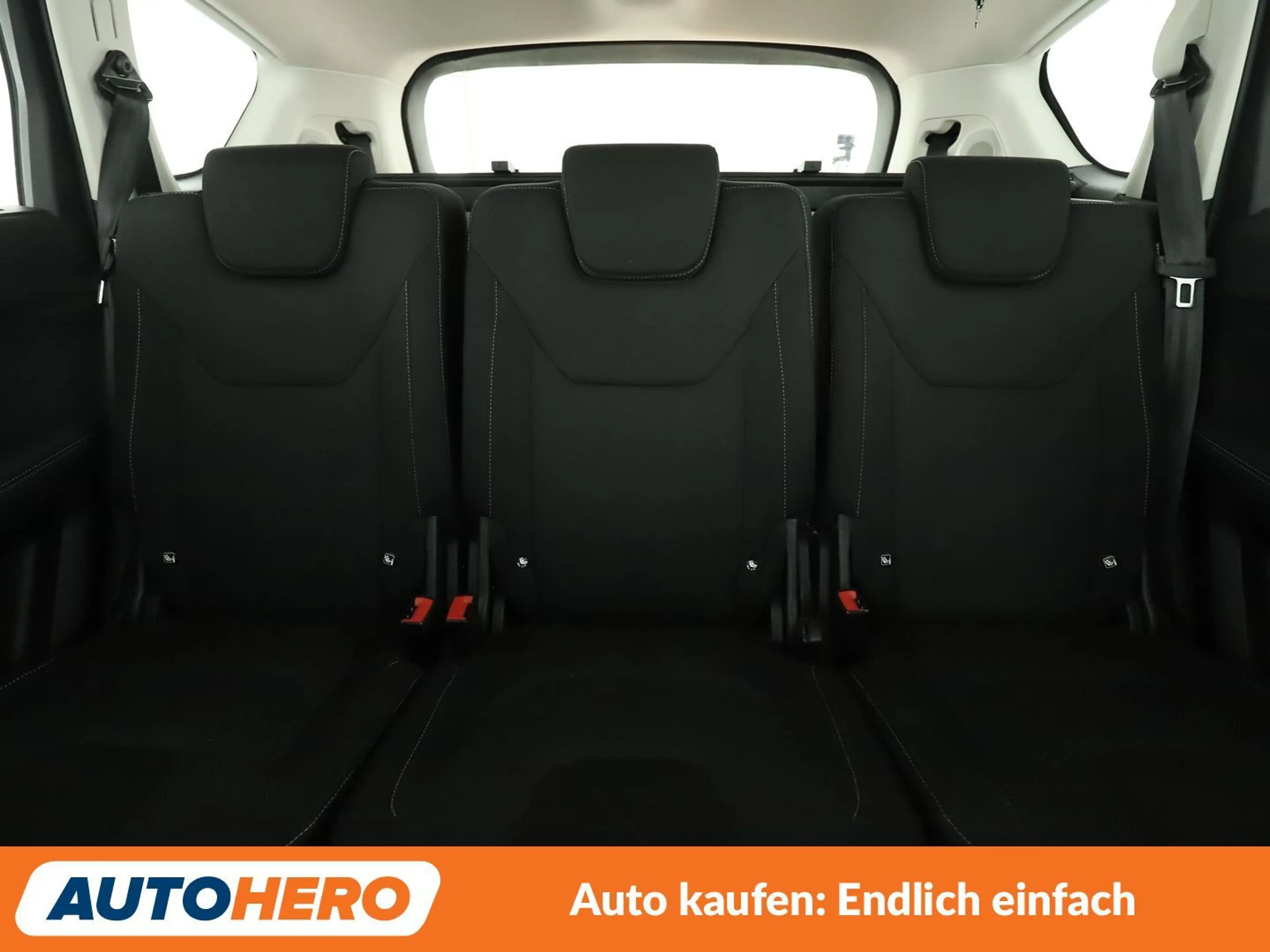 Ford S-Max 2.0 TDCi EcoBlue Titanium AWD — photo 15