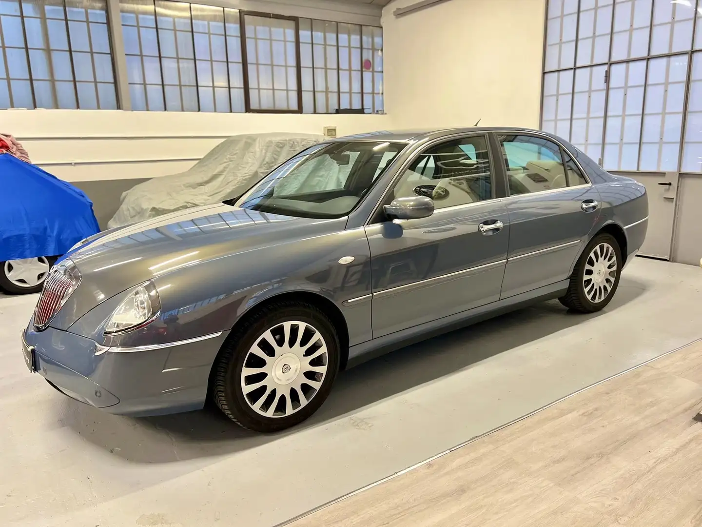 Lancia Thesis 2.0 Turbo 20v Executive Grau - 2