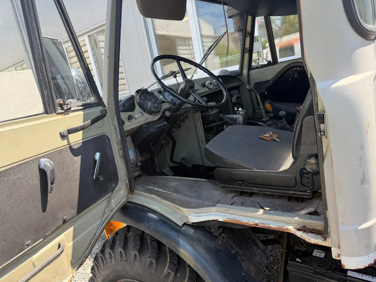 Daimler Unimog (421) siva - 2