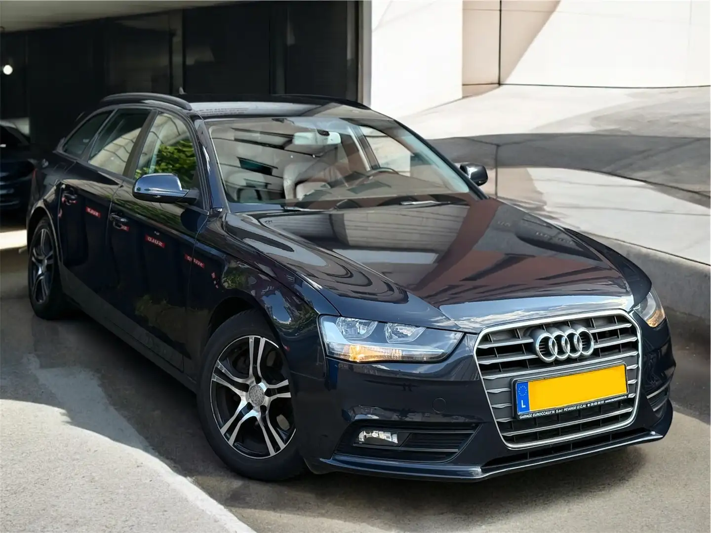 Audi A4 AVANT 2.0 TDI 136CH ULTRA FACELIFT // CUIR // NAVI Bleu - 1
