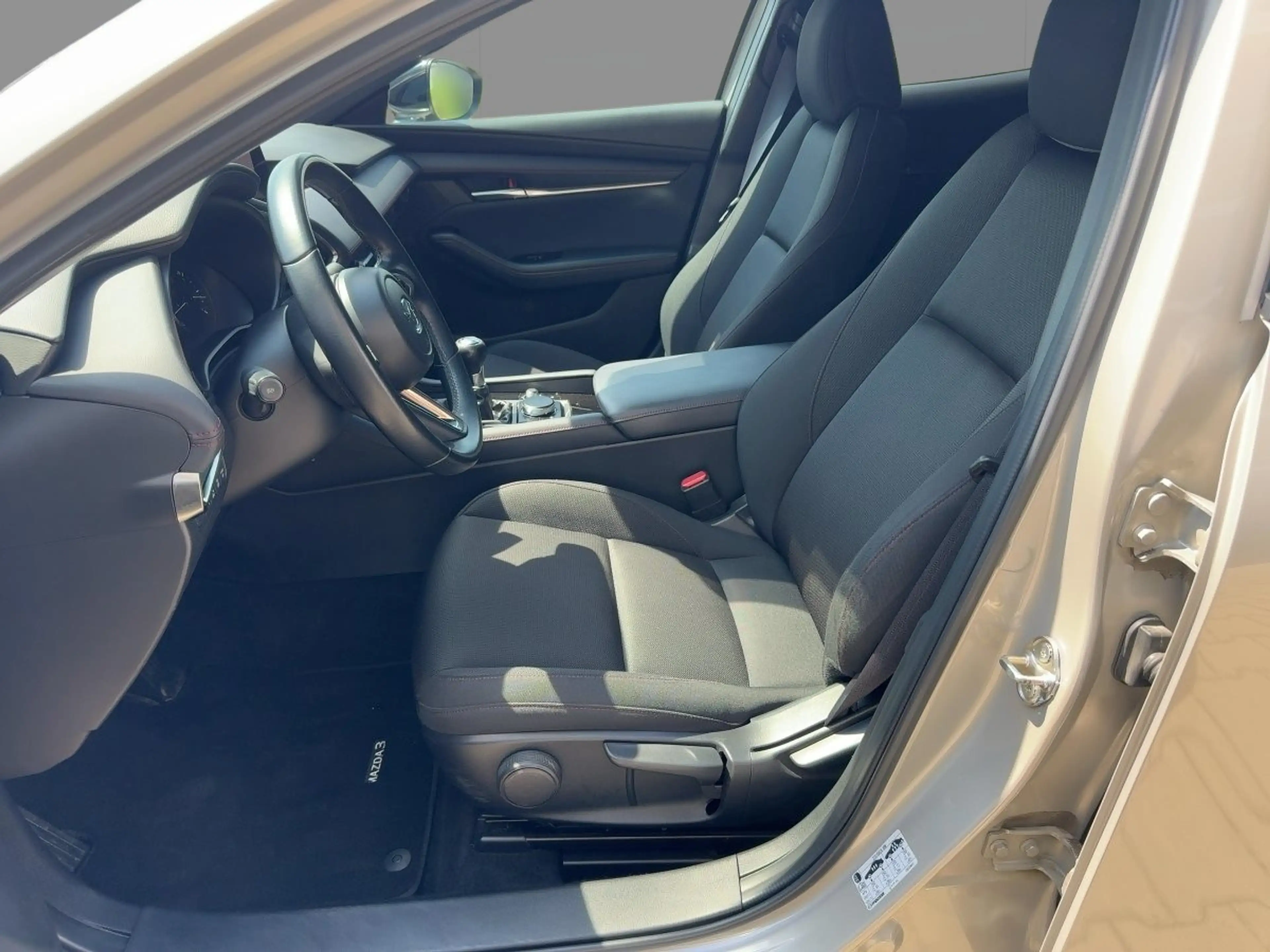 Mazda 3 e-SKYACTIV G 122ps FWD Homura — photo 6
