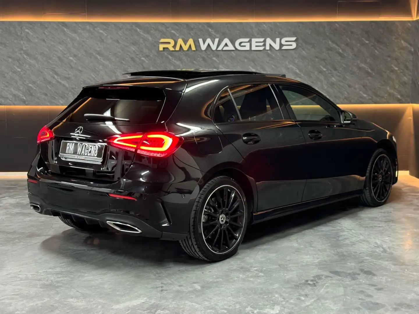 Mercedes-Benz A 250 A-klasse 250e AMG|PANO|SFEERV|360CAM|CARPLAY Zwart - 2