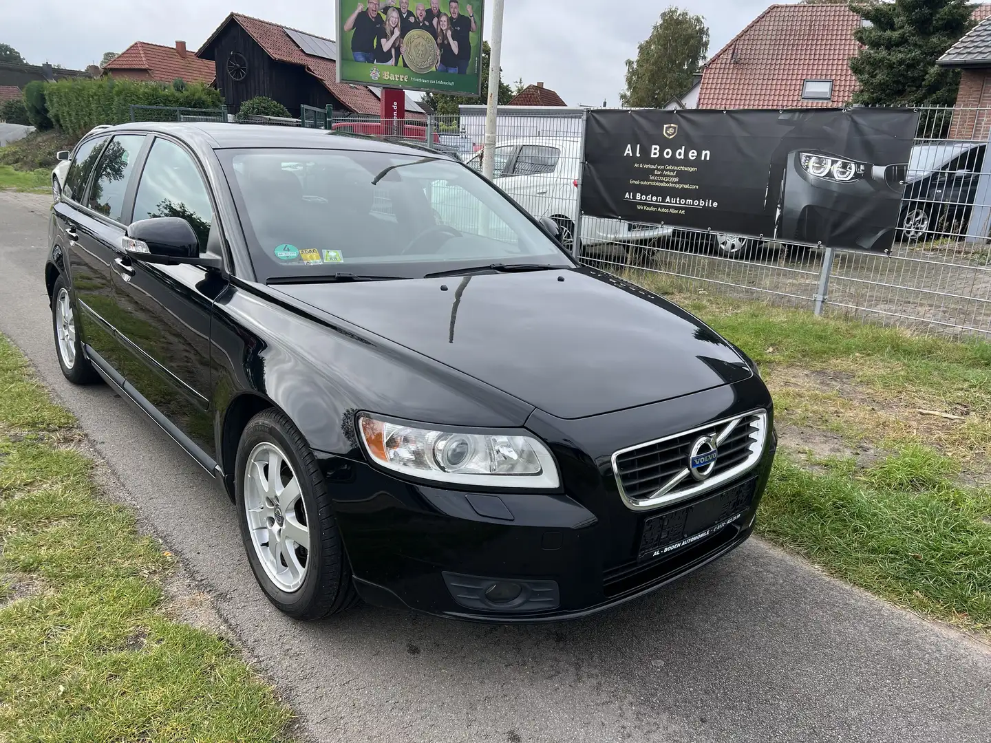 Volvo V50 D2 Momentum Klima Schwarz - 1