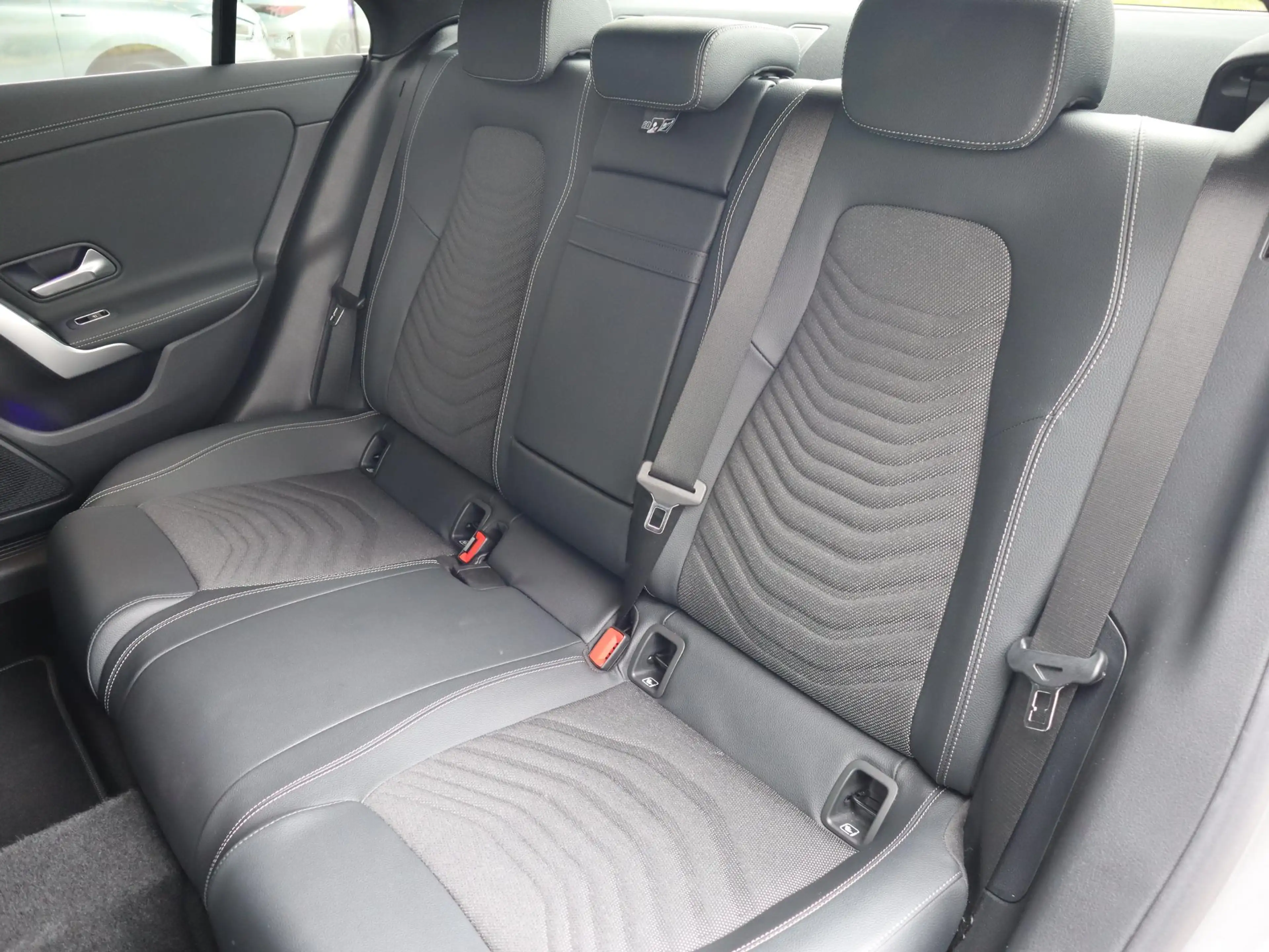 Mercedes-Benz CLA 250 e Star Edition Luxury Line l Keyless l Stoelverwar — photo 9