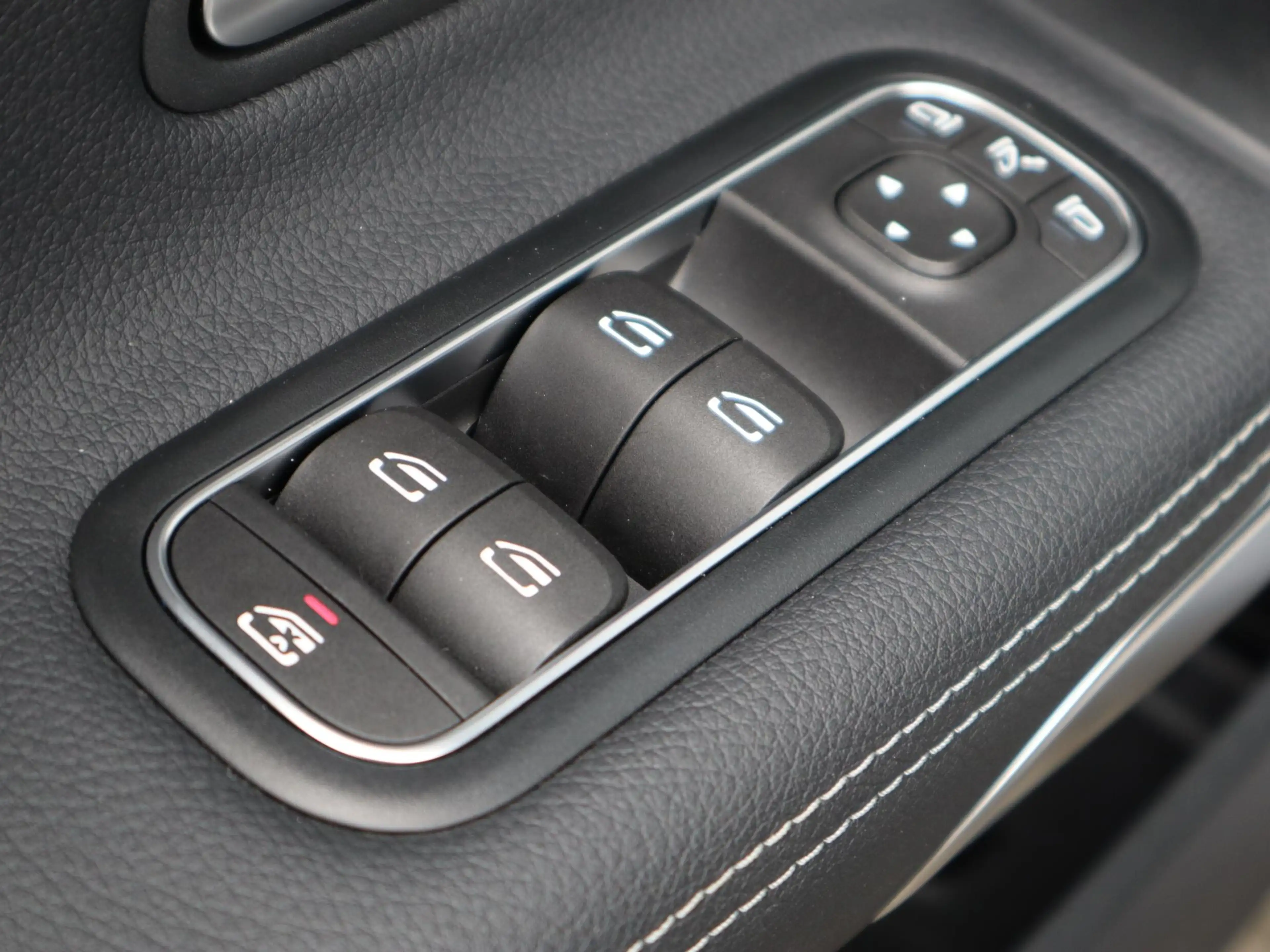 Mercedes-Benz CLA 250 e Star Edition Luxury Line l Keyless l Stoelverwar — photo 13