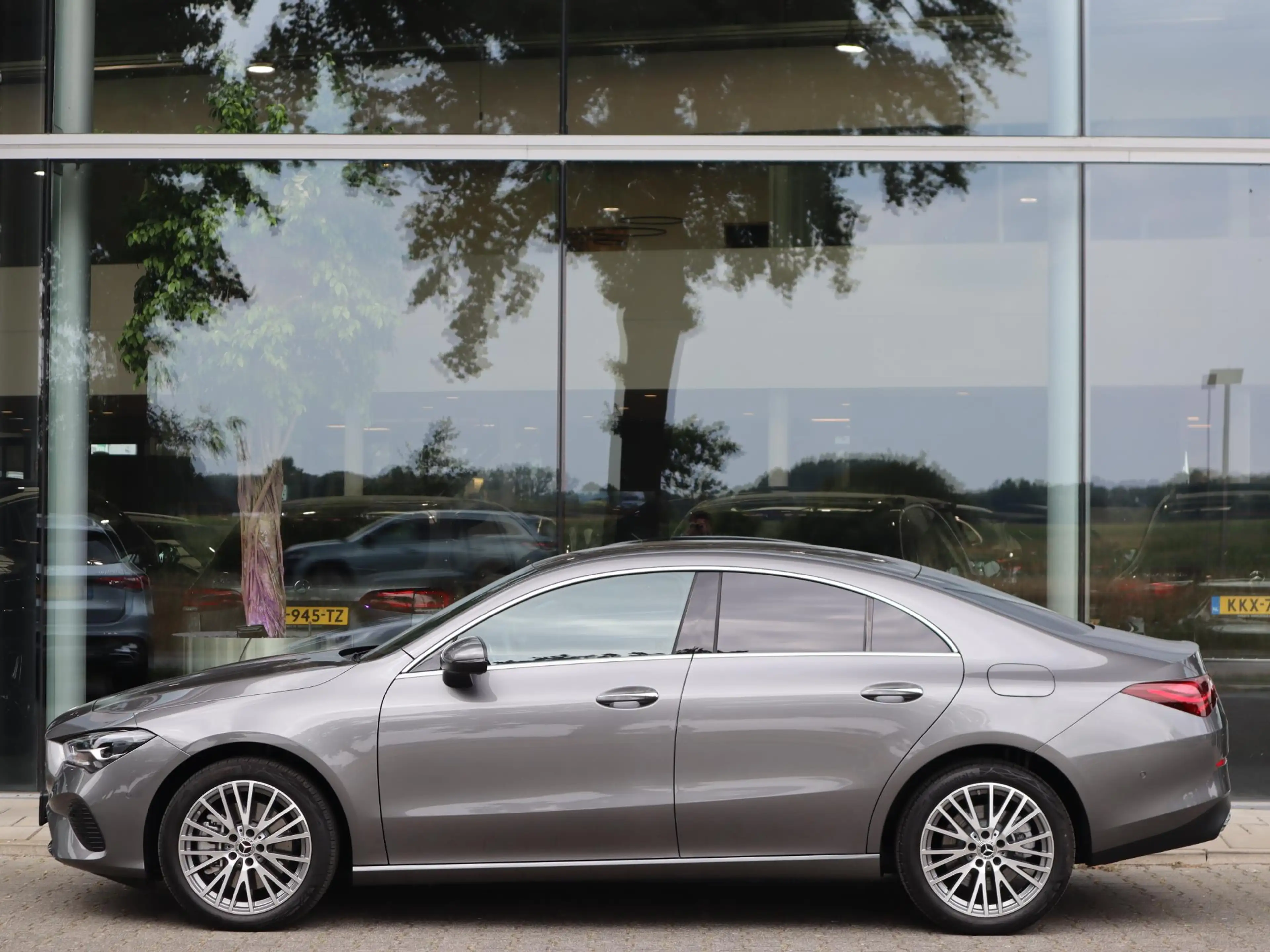 Mercedes-Benz CLA 250 e Star Edition Luxury Line l Keyless l Stoelverwar — photo 4