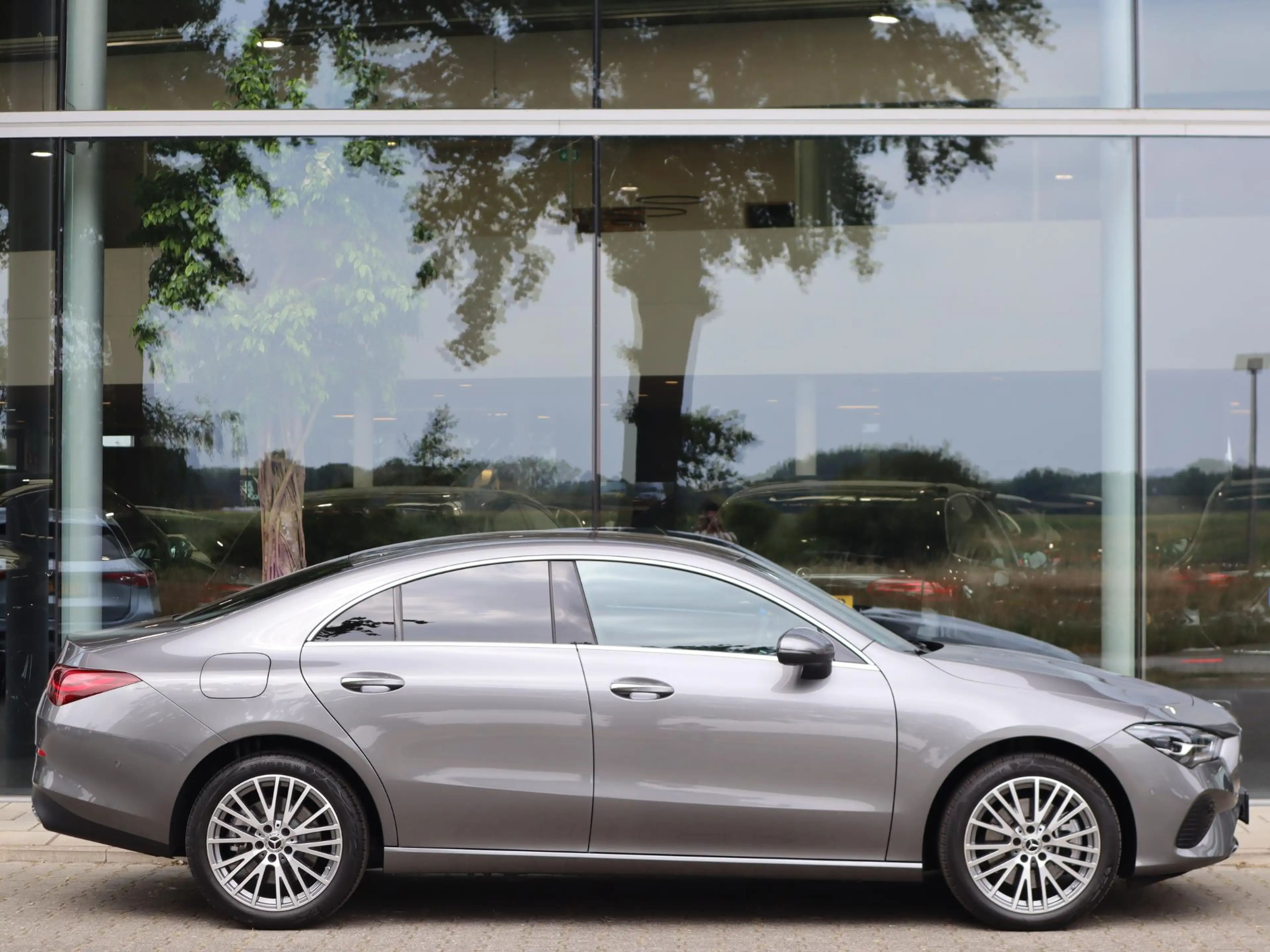 Mercedes-Benz CLA 250 e Star Edition Luxury Line l Keyless l Stoelverwar — photo 5