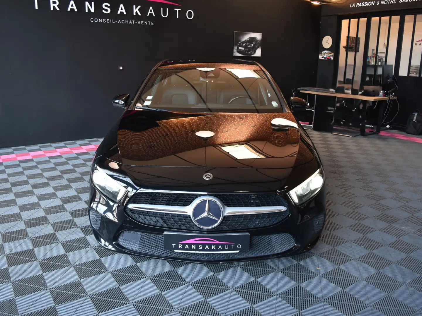 Mercedes-Benz Progressive Line Negro - 2