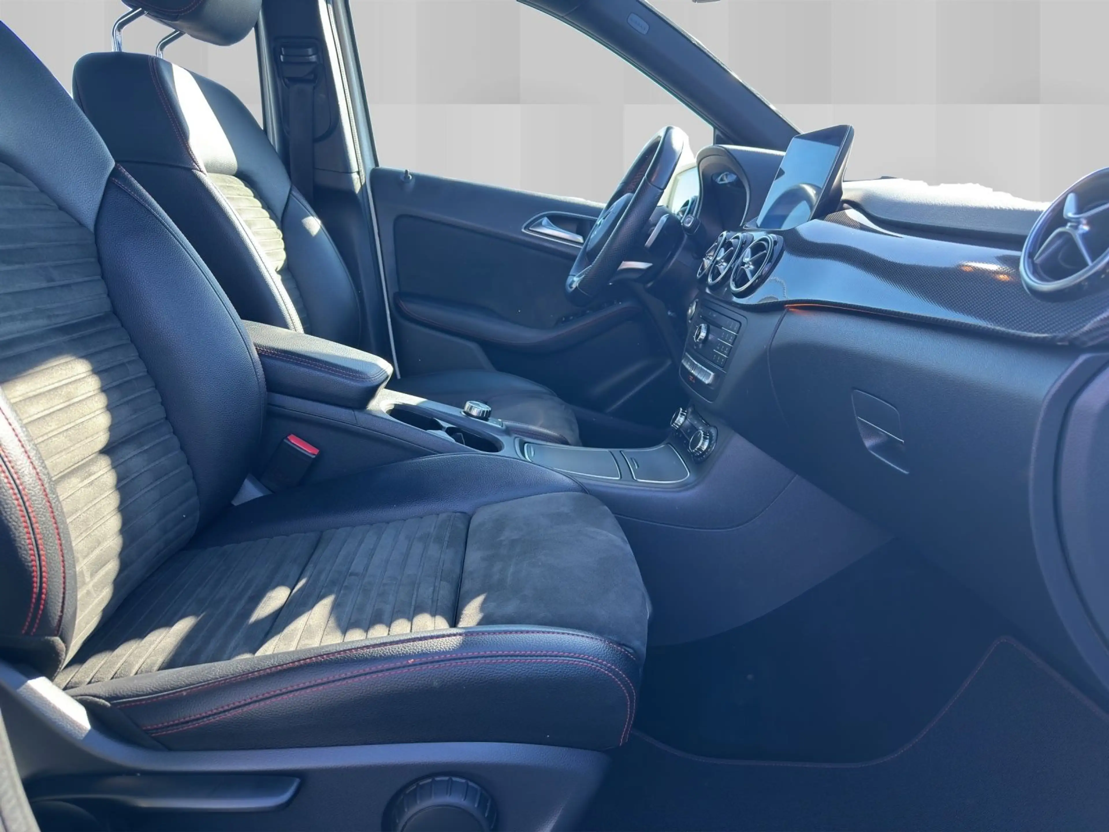 Mercedes-Benz B 220 CDI 4Matic 7G-DCT AMG Line LED NAV SHZ RFK — photo 12