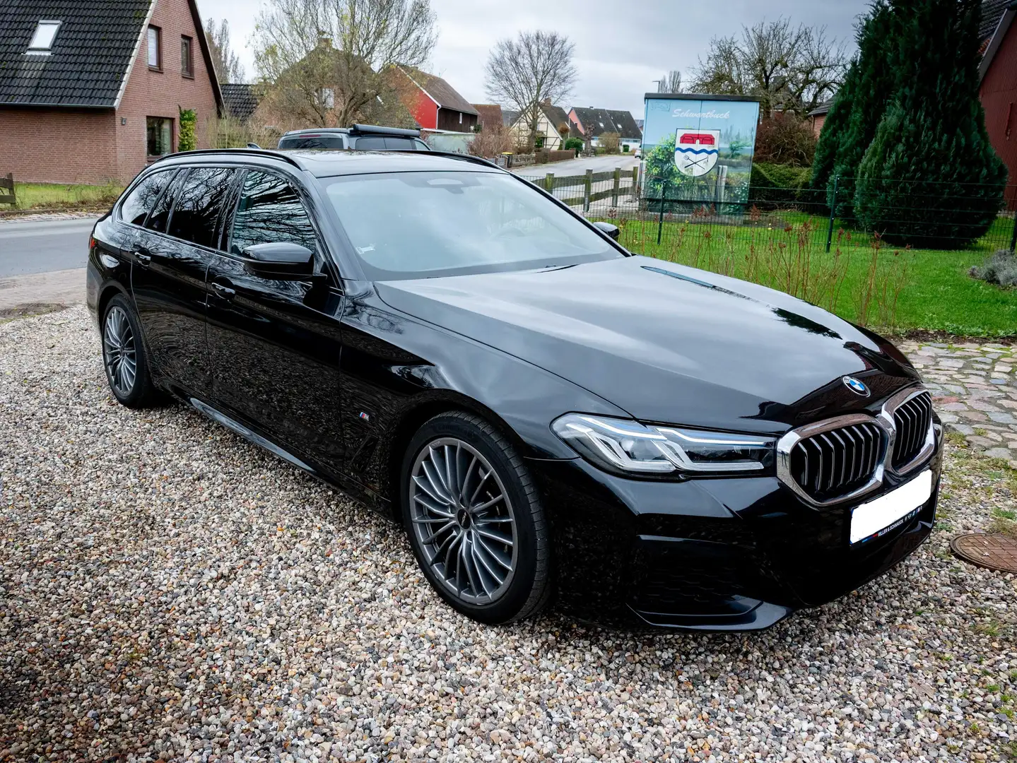 BMW 530 530d Touring Aut. M Sport Edition Schwarz - 2
