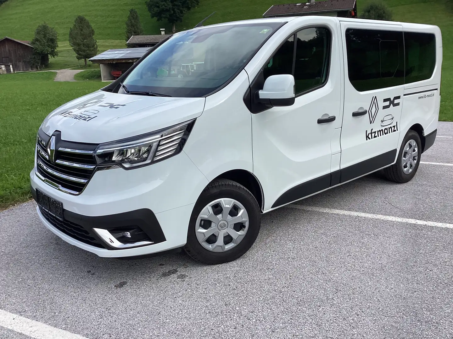 Renault Trafic Passenger Techno Blue dCi 150 netto 33.000,- Weiß - 2