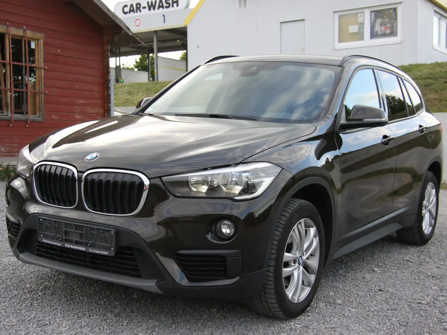 BMW X1 sDrive 18 d *Navi*AHK*PDC Schwarz - 2