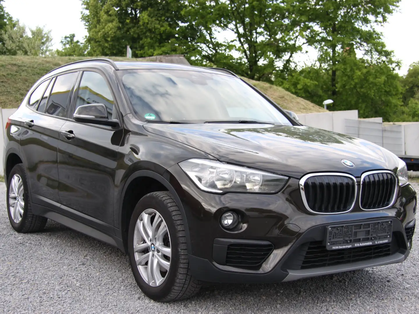 BMW X1 sDrive 18 d *Navi*AHK*PDC Schwarz - 1