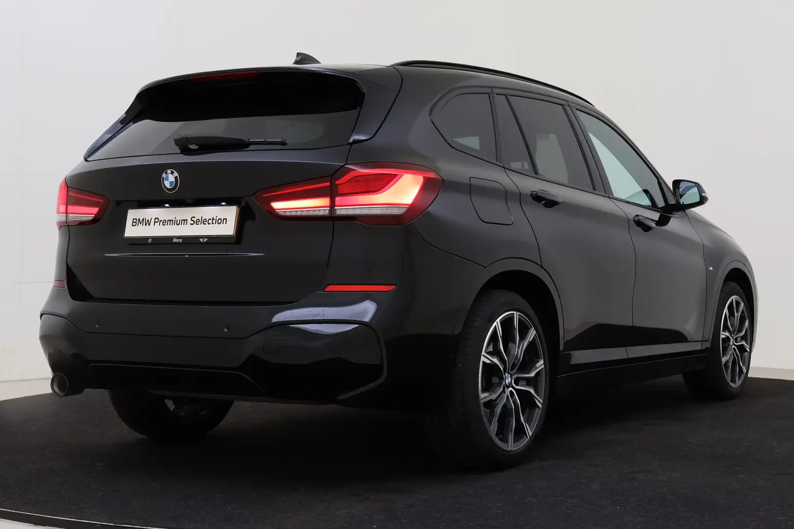 BMW X1 sDrive18i High Executive M Sport Automaat / Panora Noir - 2