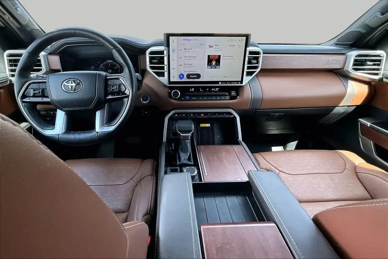 Toyota Tundra снимка Toyota Tundra