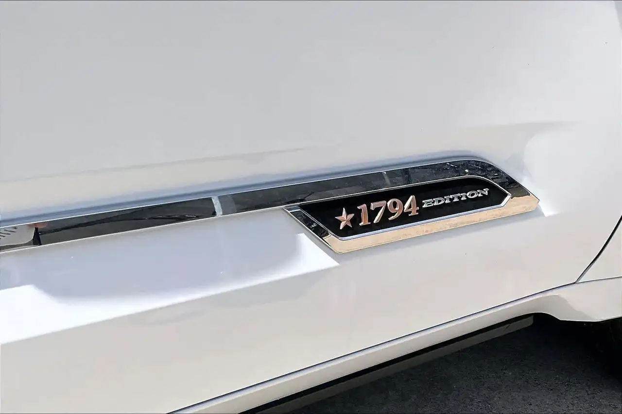 Toyota Tundra снимка Toyota Tundra