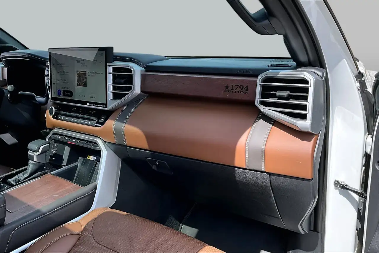 Toyota Tundra снимка Toyota Tundra