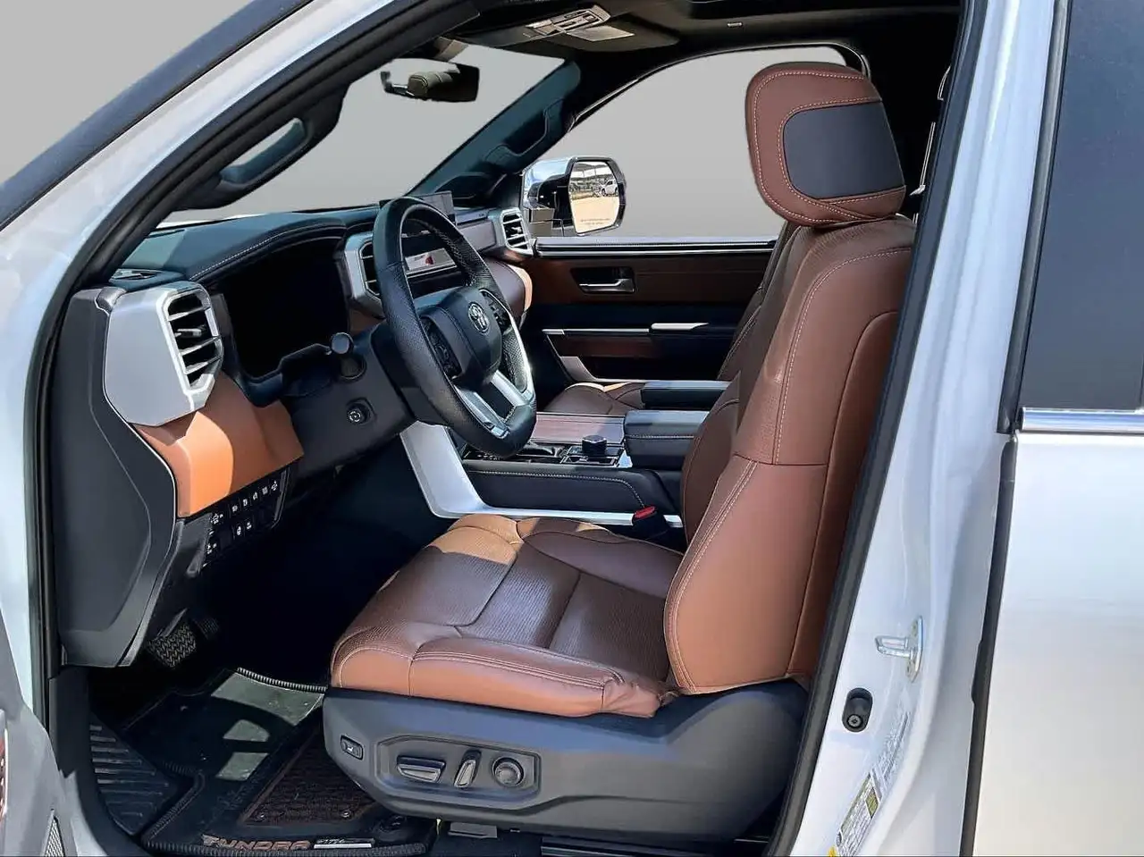 Toyota Tundra снимка Toyota Tundra