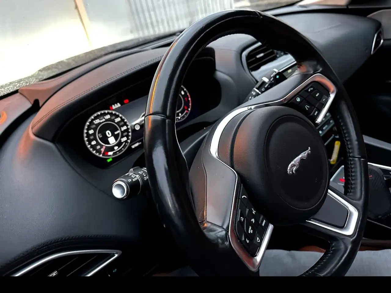 Jaguar F-Pace снимка Jaguar F-Pace
