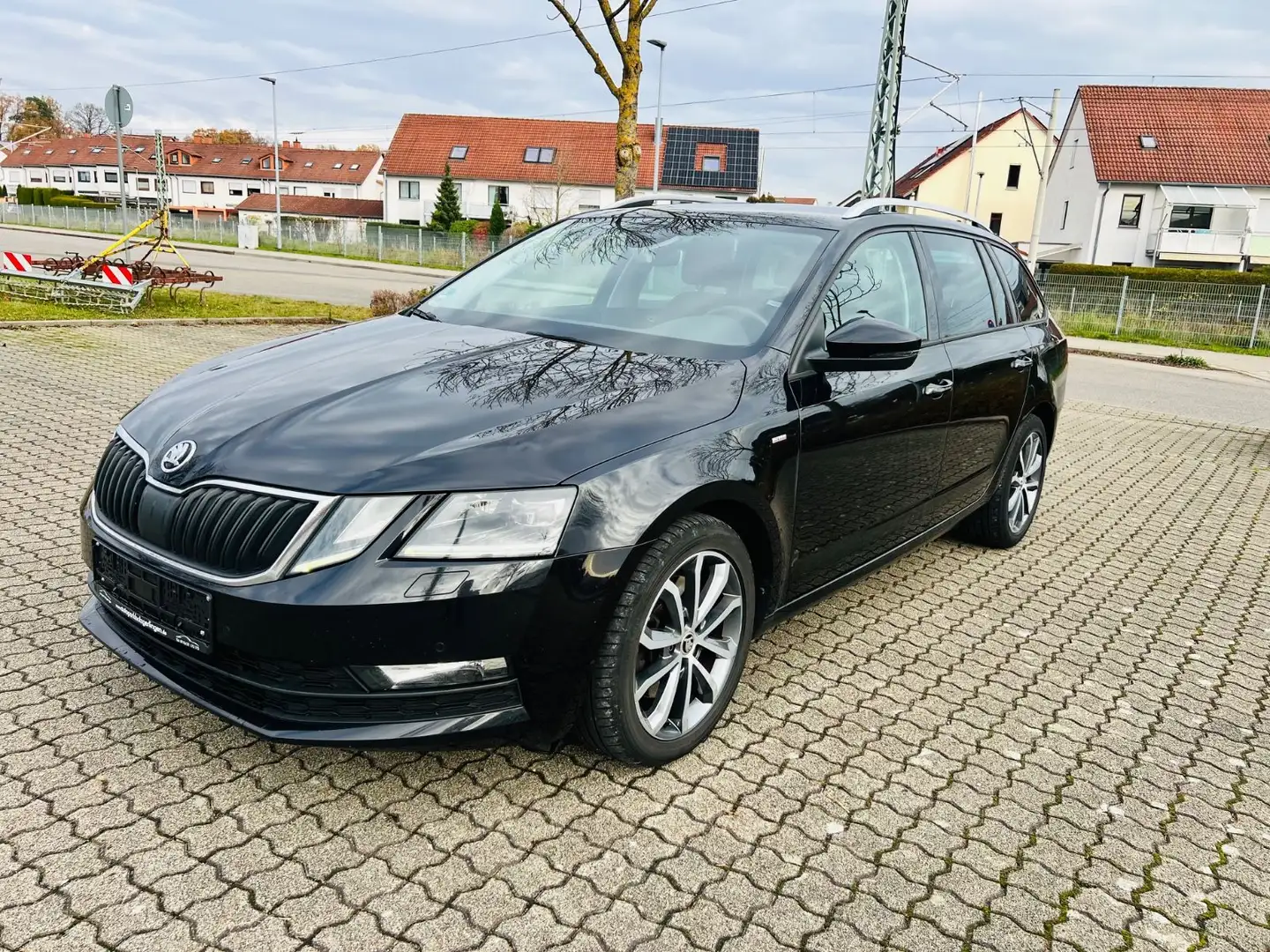 Skoda Octavia Combi Drive*AUTOM*NAVI*LED*ACC*KAMERA* Schwarz - 1
