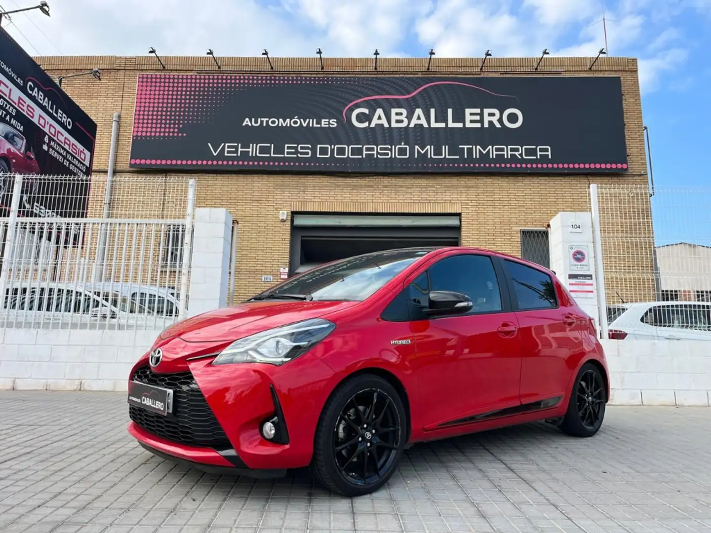 Toyota Yaris 100H 1.5 GR-Sport Rojo - 1