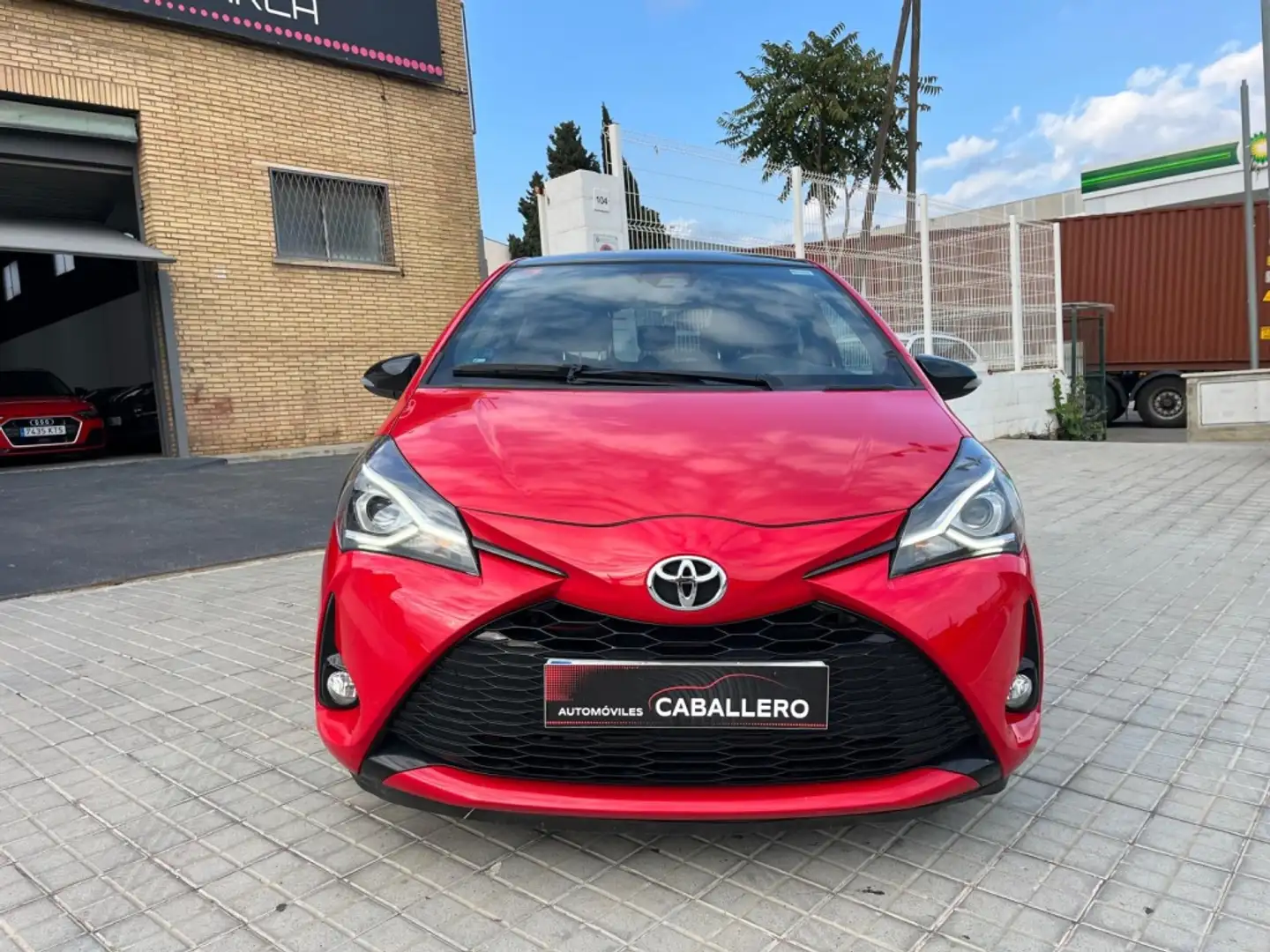 Toyota Yaris 100H 1.5 GR-Sport Rojo - 2