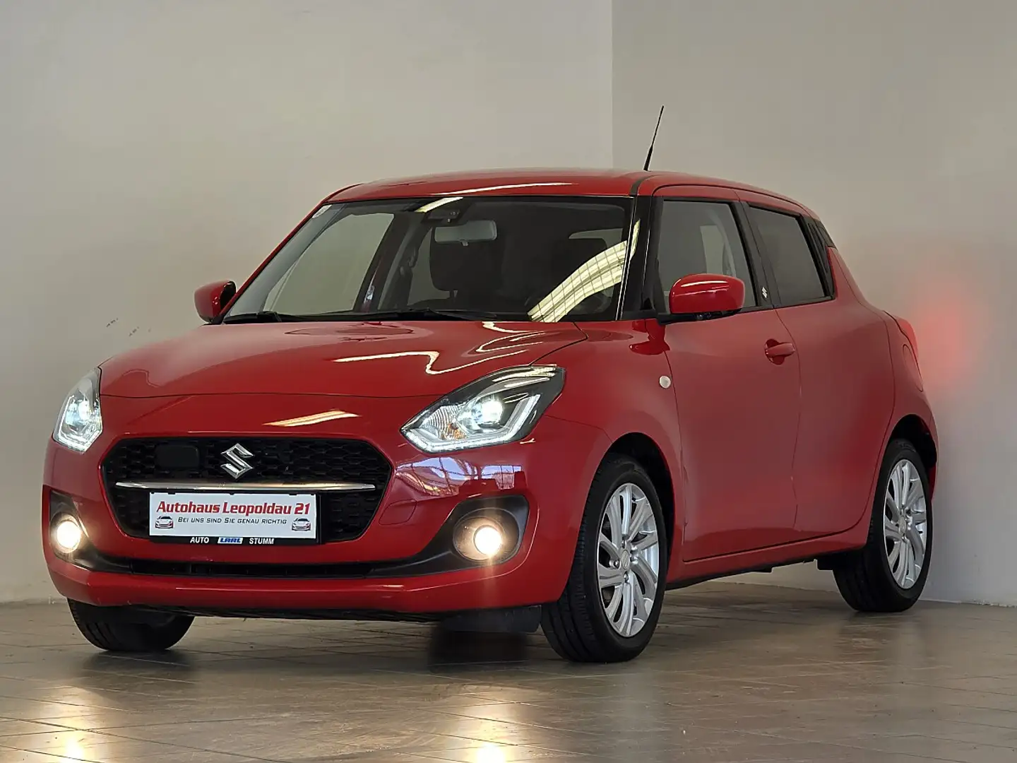 Suzuki Swift 1,2 Hybrid DualJet Shine Rot - 1