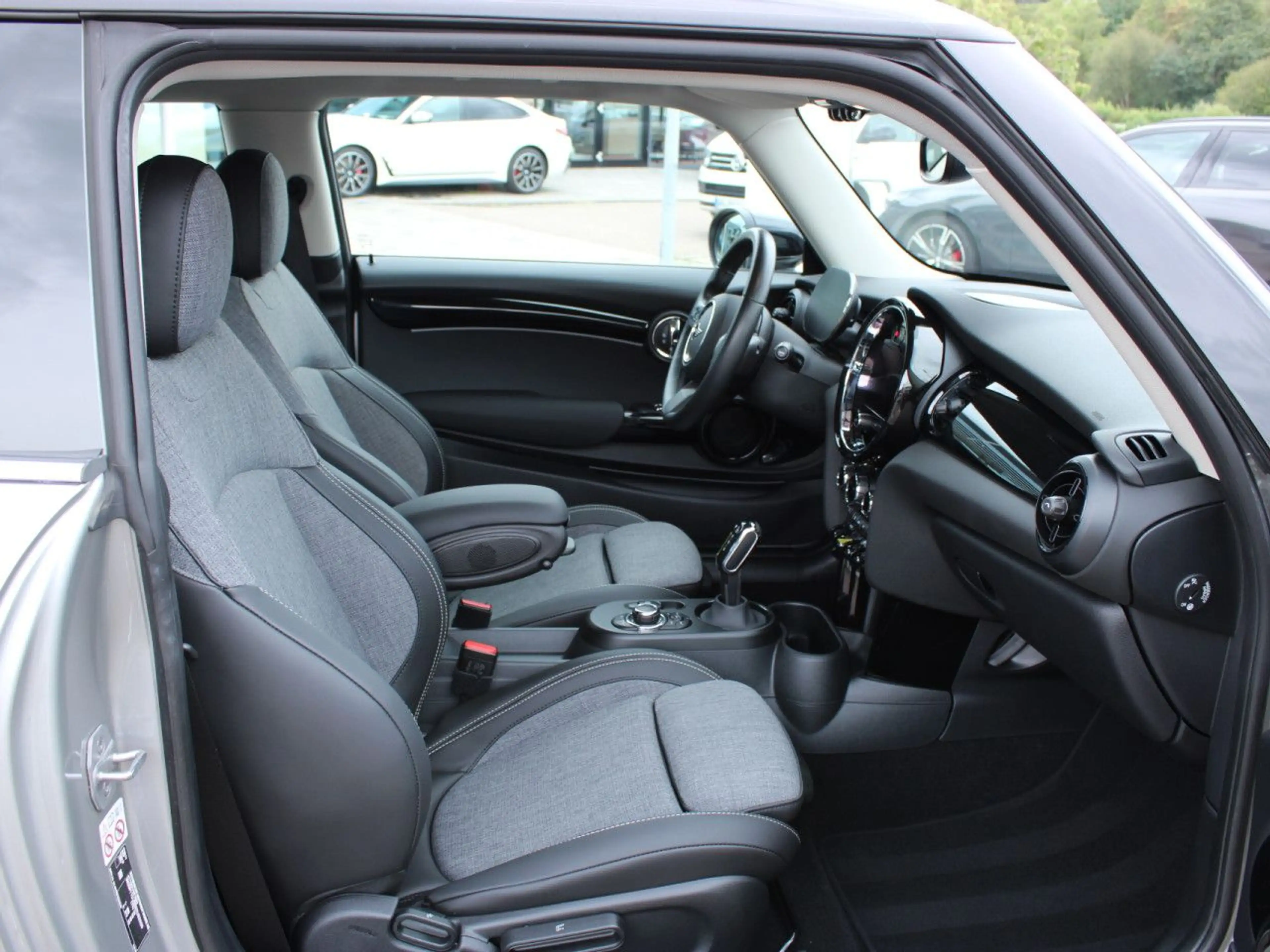 MINI Cooper SE Wärmepumpe Navi Sitzheizung PDC LED — photo 10