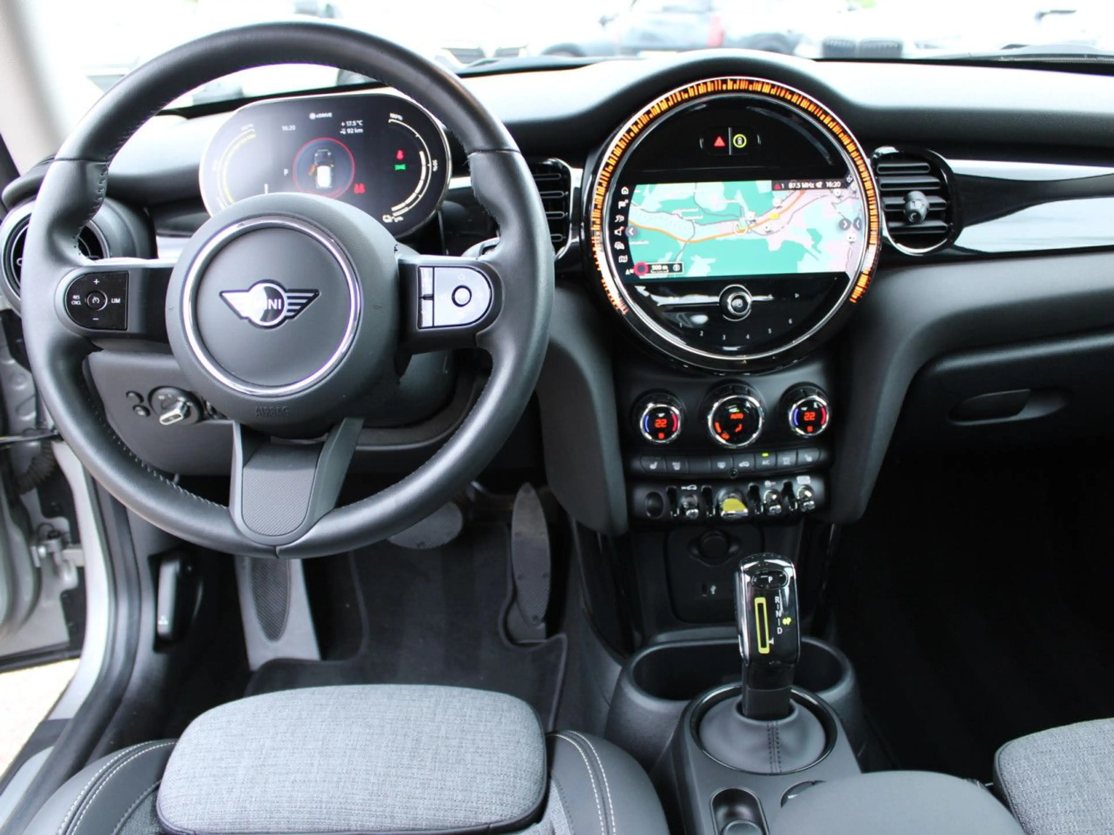 MINI Cooper SE Wärmepumpe Navi Sitzheizung PDC LED — photo 11