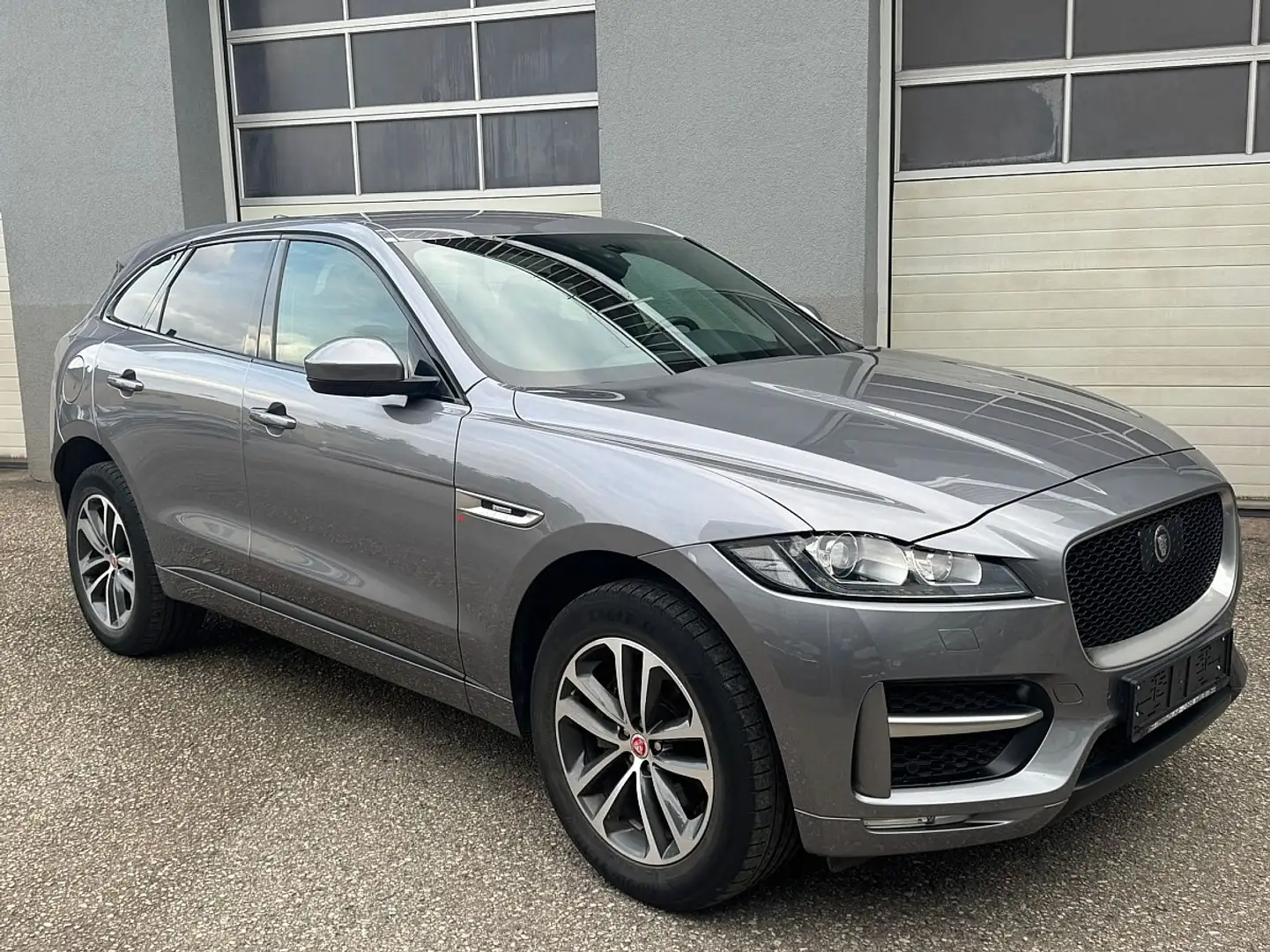 Jaguar F-Pace 20d R-Sport Aut. Gris - 2