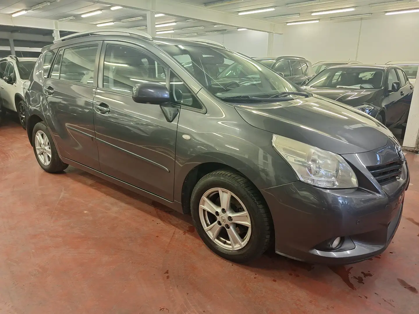 Toyota Verso 1.6i Sol 5pl. Gris - 2