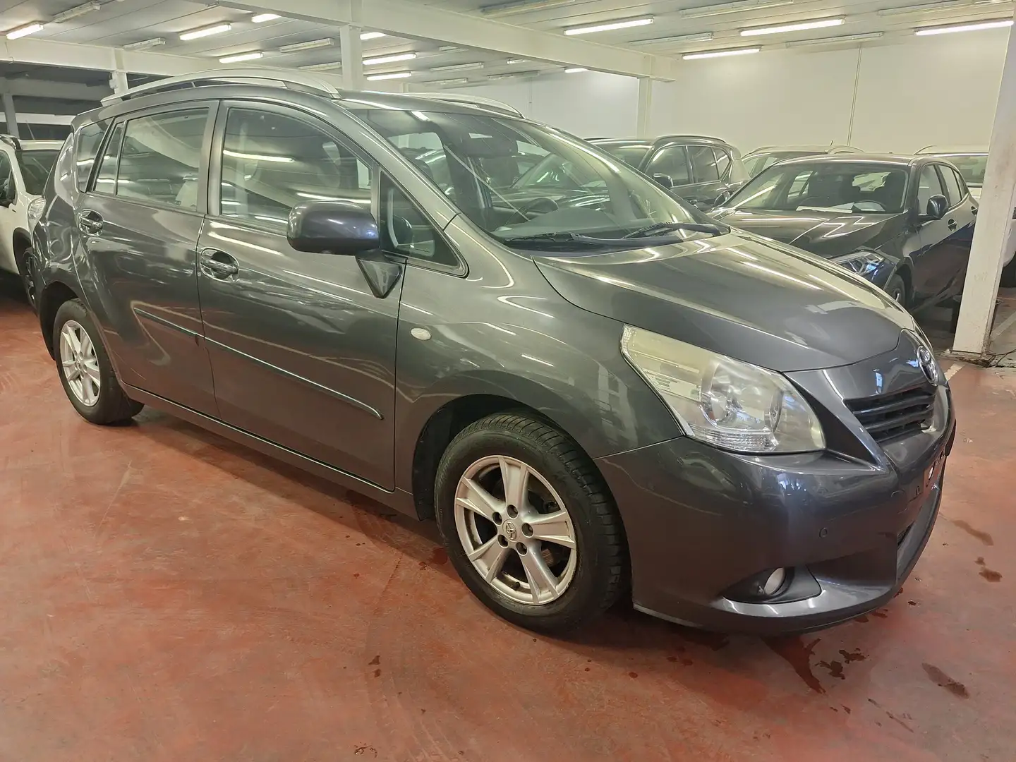 Toyota Verso 1.6i Sol 5pl. Gris - 1
