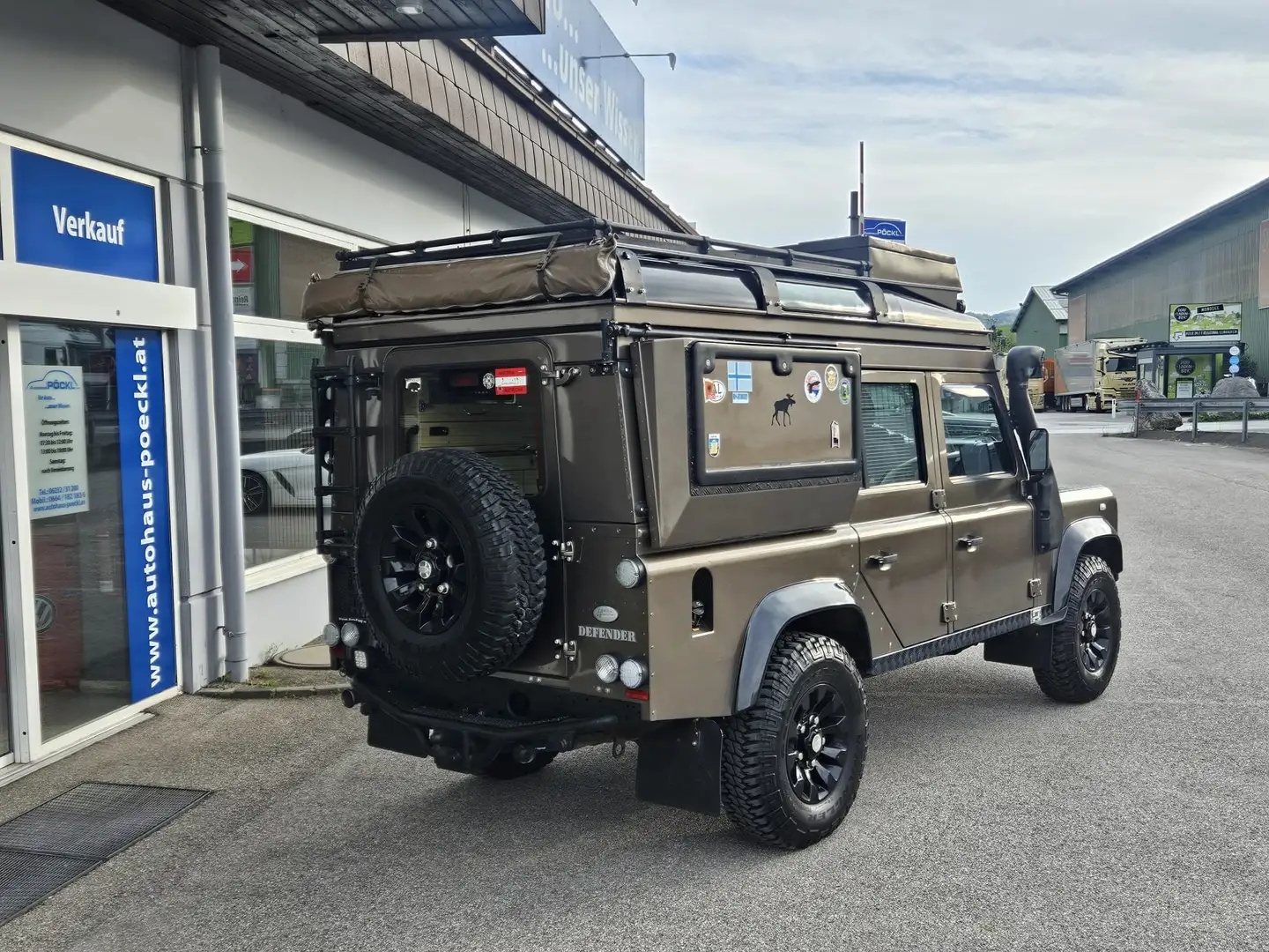 Land Rover Defender 110  "ROUGH EDITION" Braun - 2