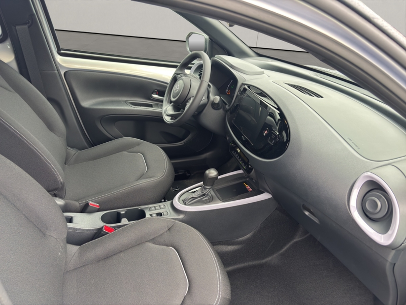 Toyota Aygo X TEAMPLAYER+HYBRID+TEC-PAKET+PDC+SOFORT — photo 12
